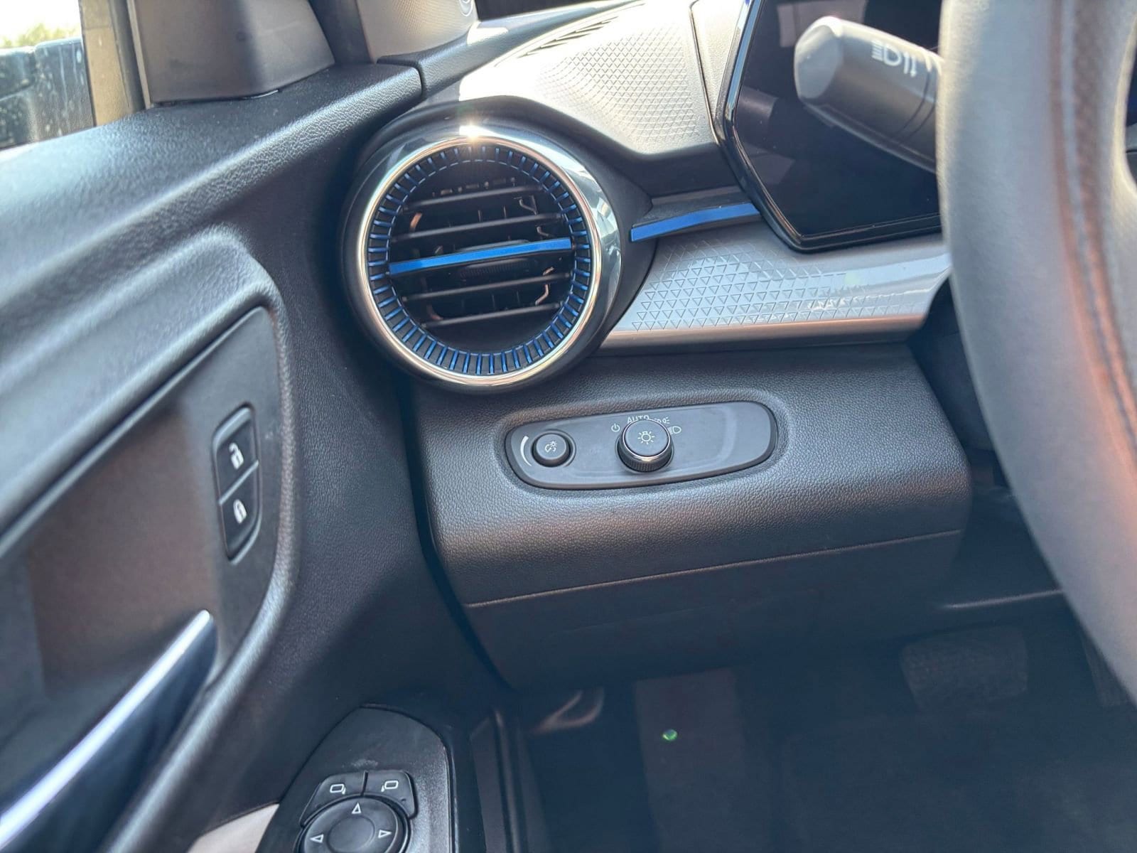 Thumbnail: 2025 Chevrolet Trax - 33