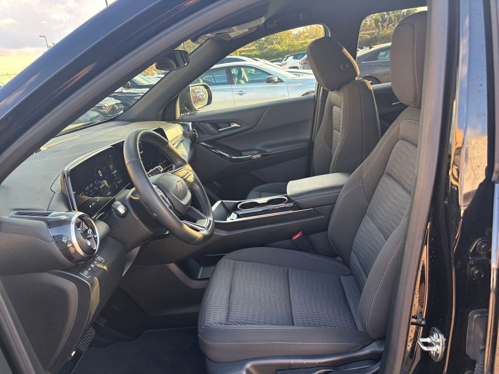 Thumbnail: 2025 Chevrolet Equinox - 25