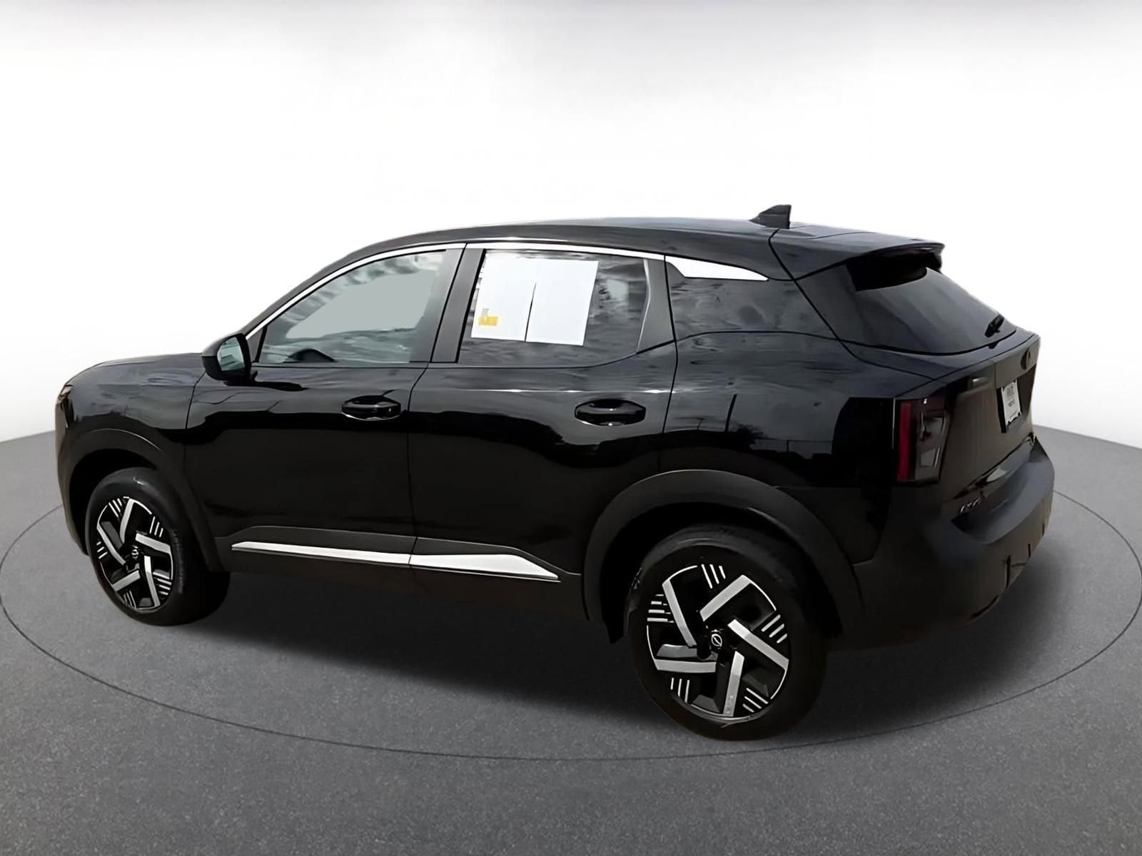 Thumbnail: 2025 Nissan Kicks - 16