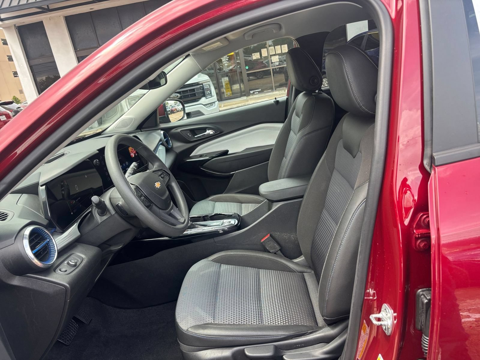 Thumbnail: 2025 Chevrolet Trax - 21