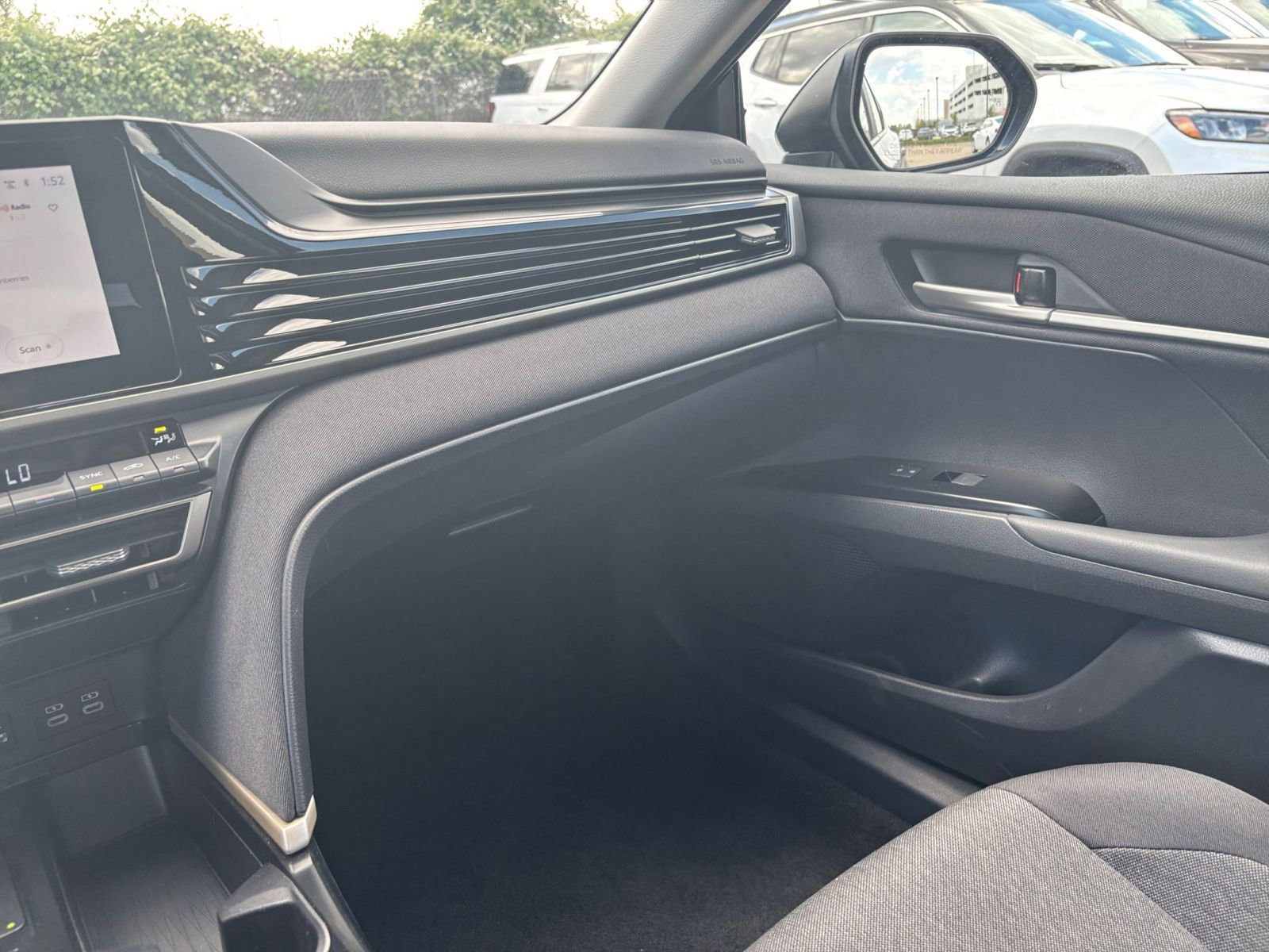 2025 Toyota Camry LE 29