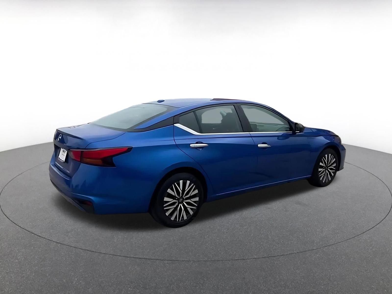 Thumbnail: 2025 Nissan Altima - 15