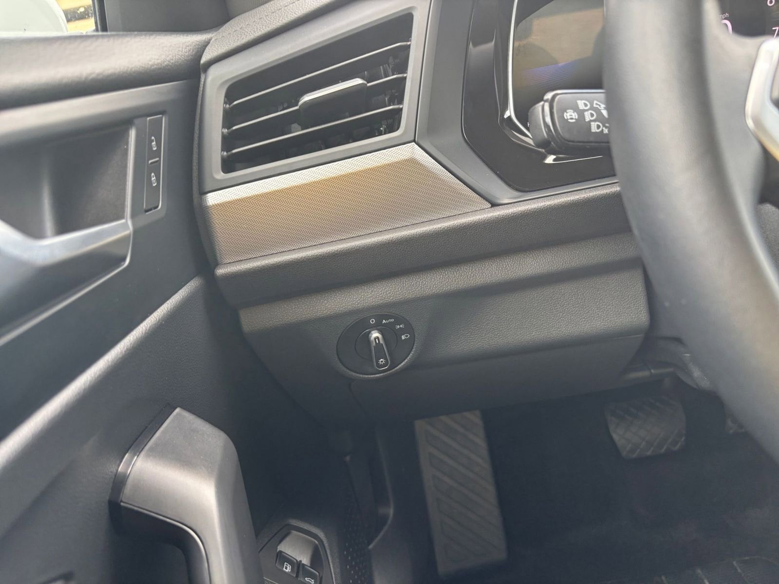 Thumbnail: 2024 Volkswagen Jetta - 27