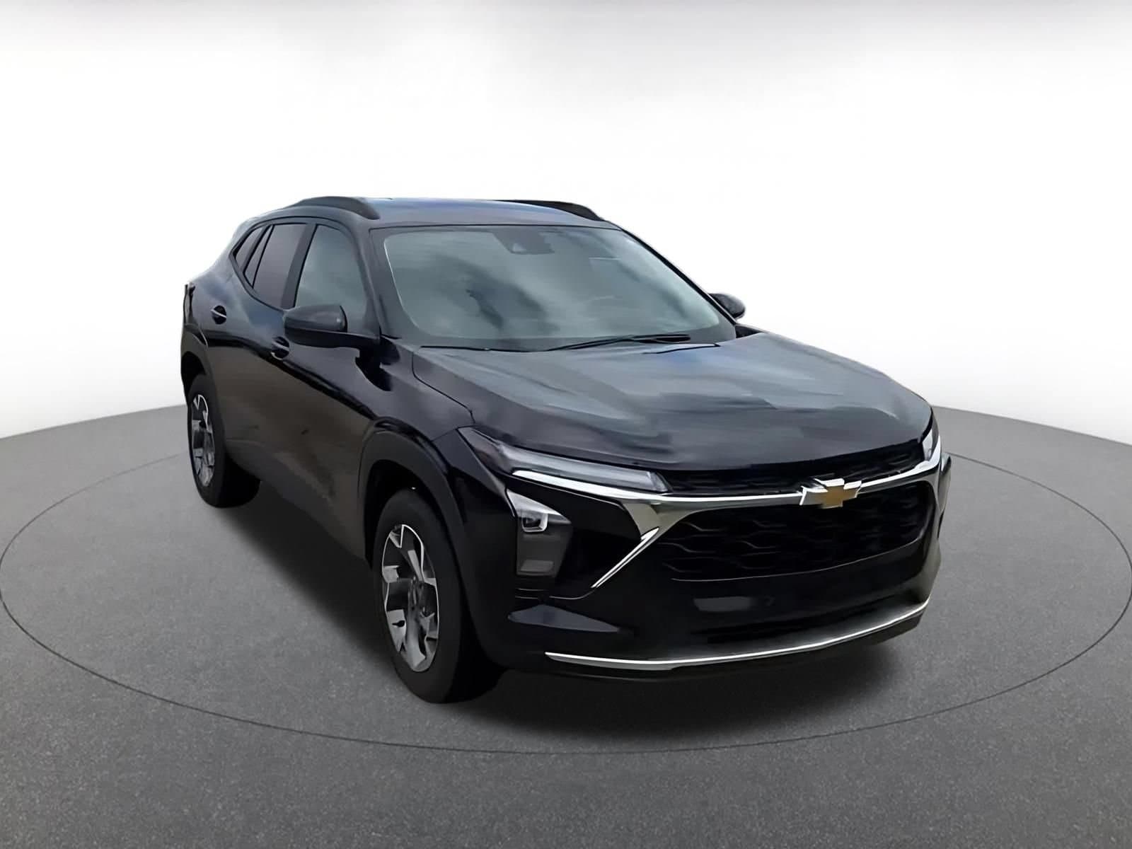 Thumbnail: 2025 Chevrolet Trax - 3