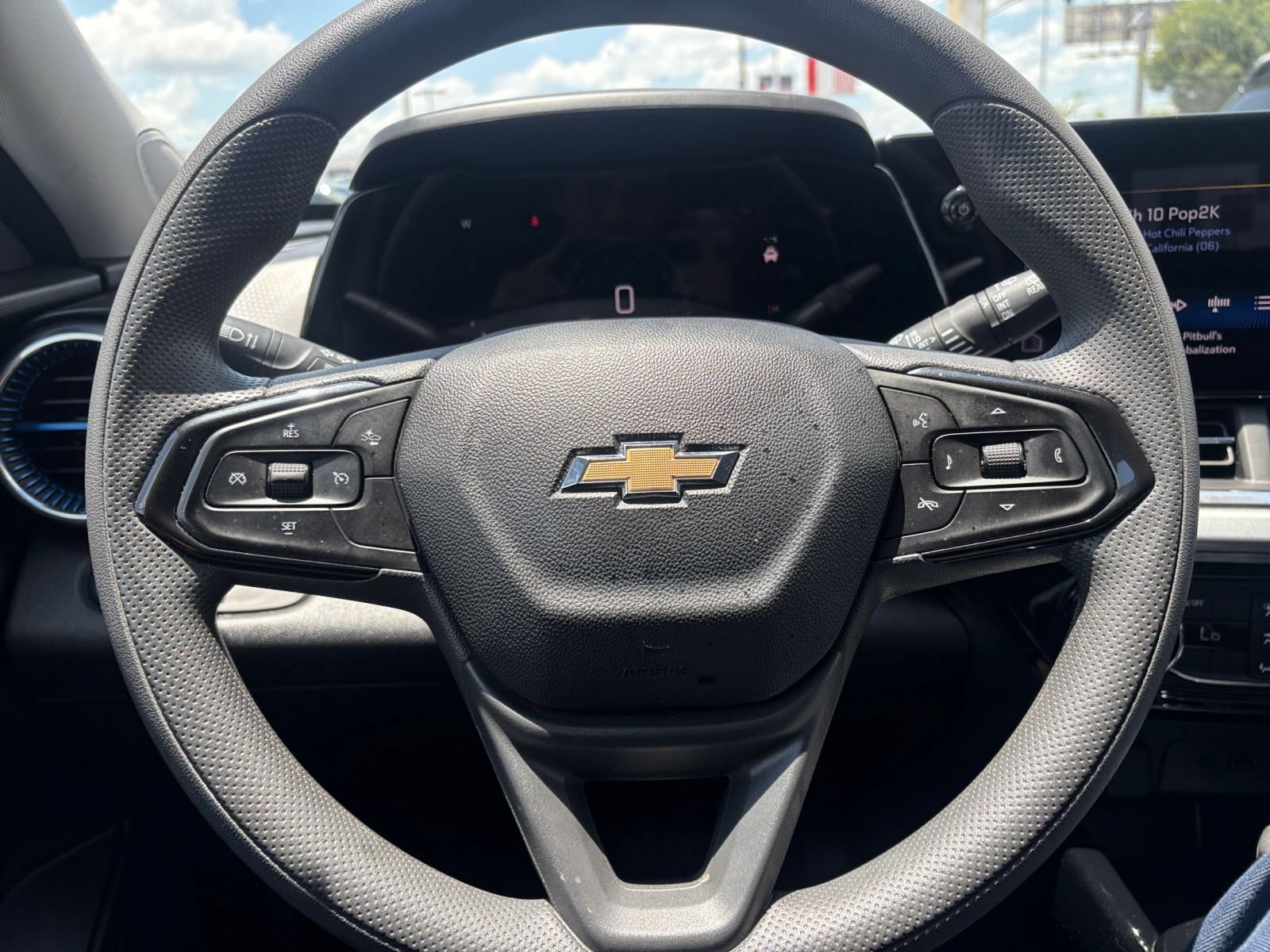 Thumbnail: 2025 Chevrolet Trax - 27
