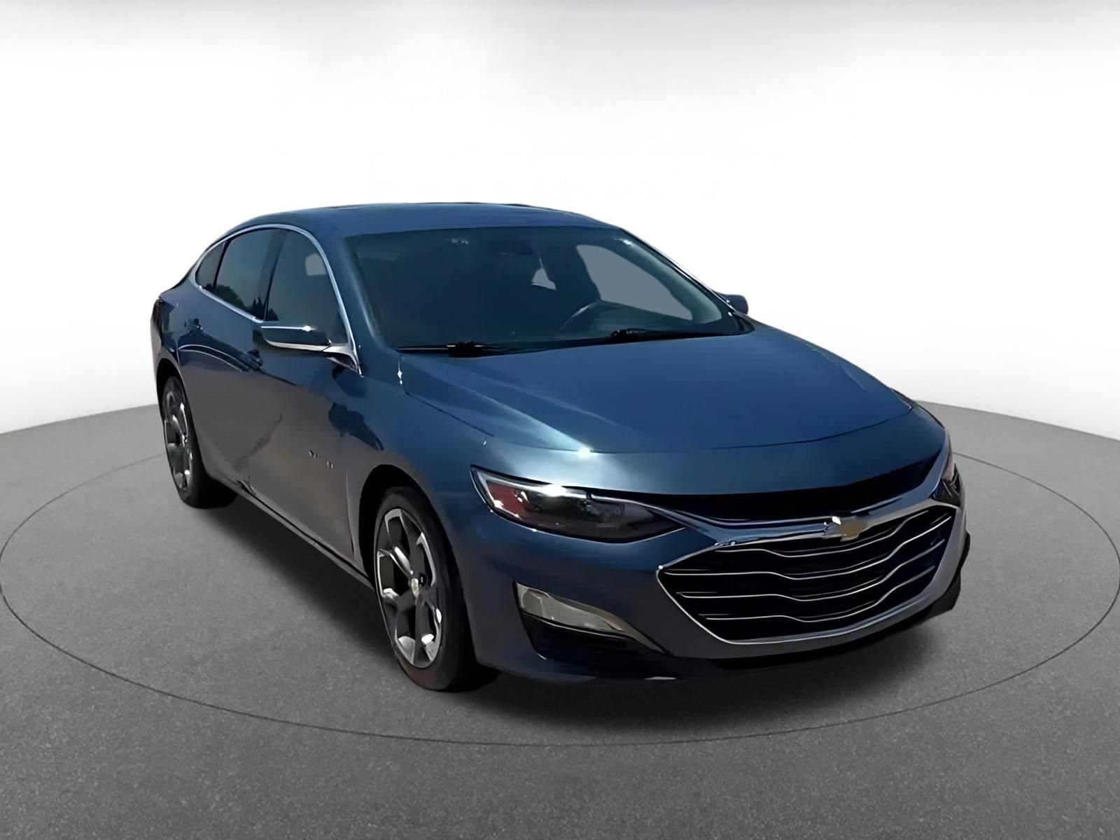 Thumbnail: 2024 Chevrolet Malibu - 3