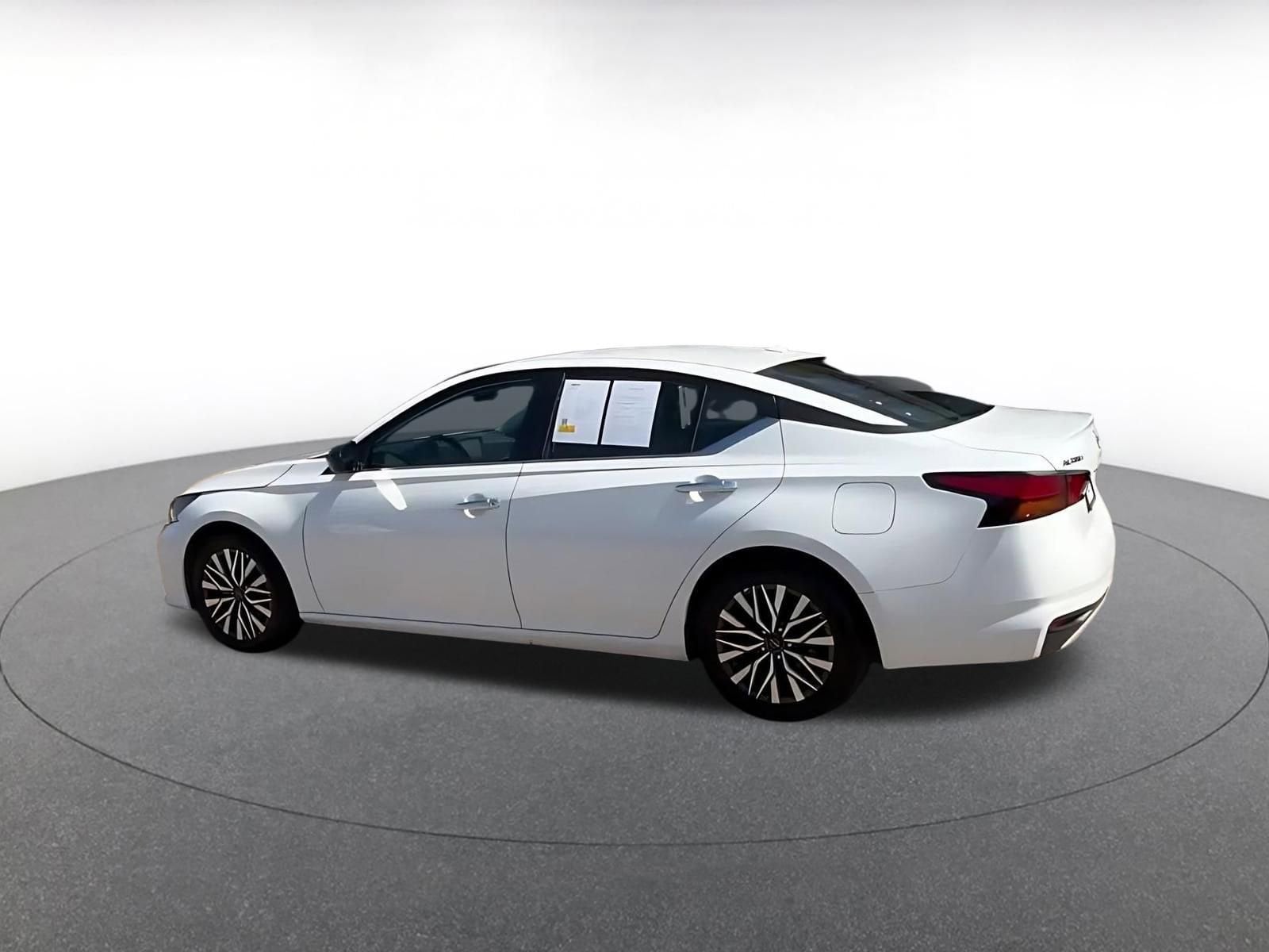Thumbnail: 2025 Nissan Altima - 9