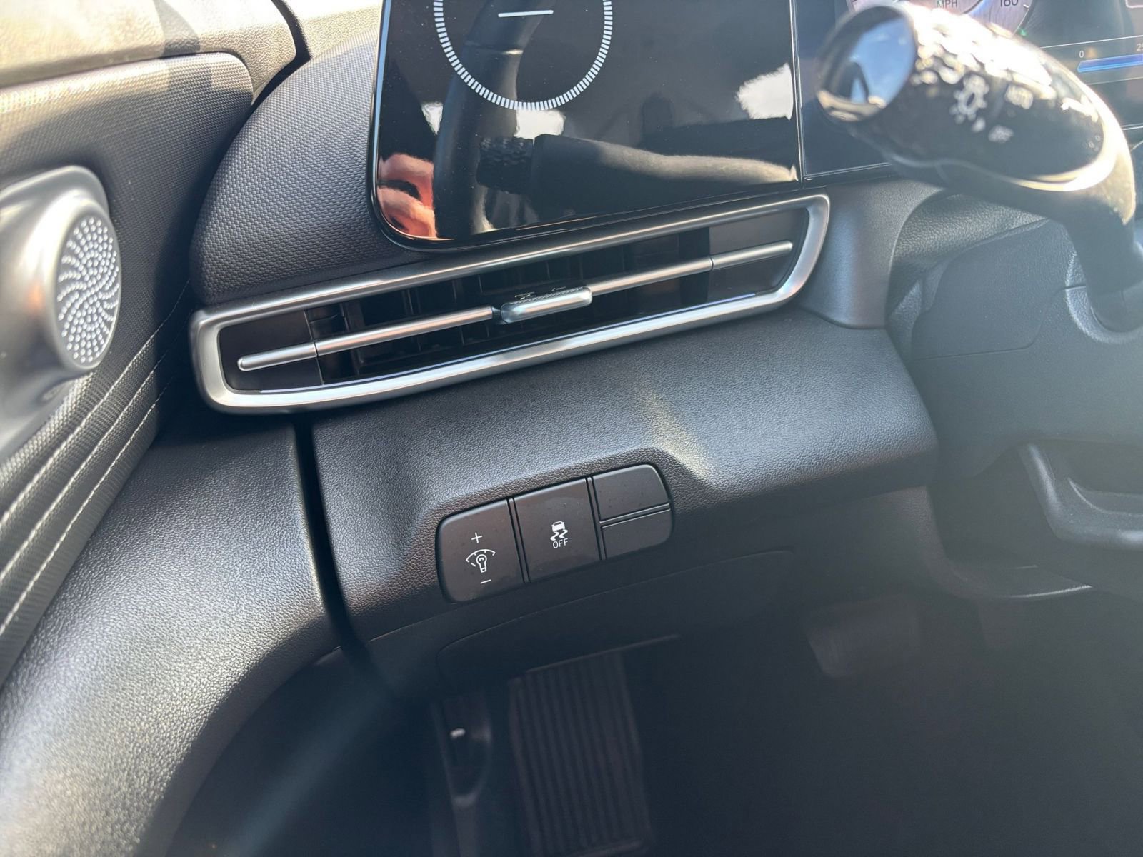 Thumbnail: 2025 Hyundai Elantra - 33