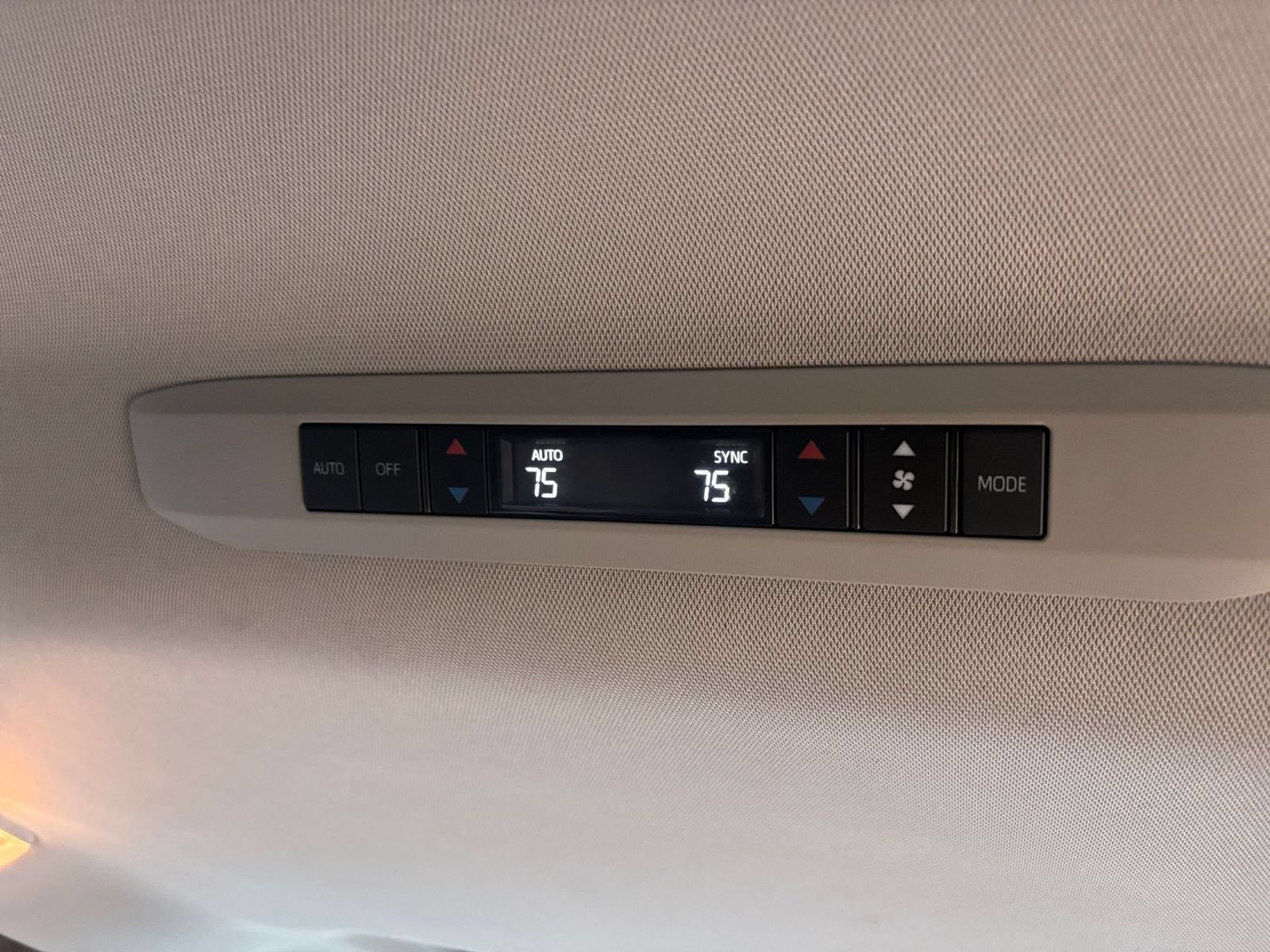Thumbnail: 2025 Toyota Sienna - 24