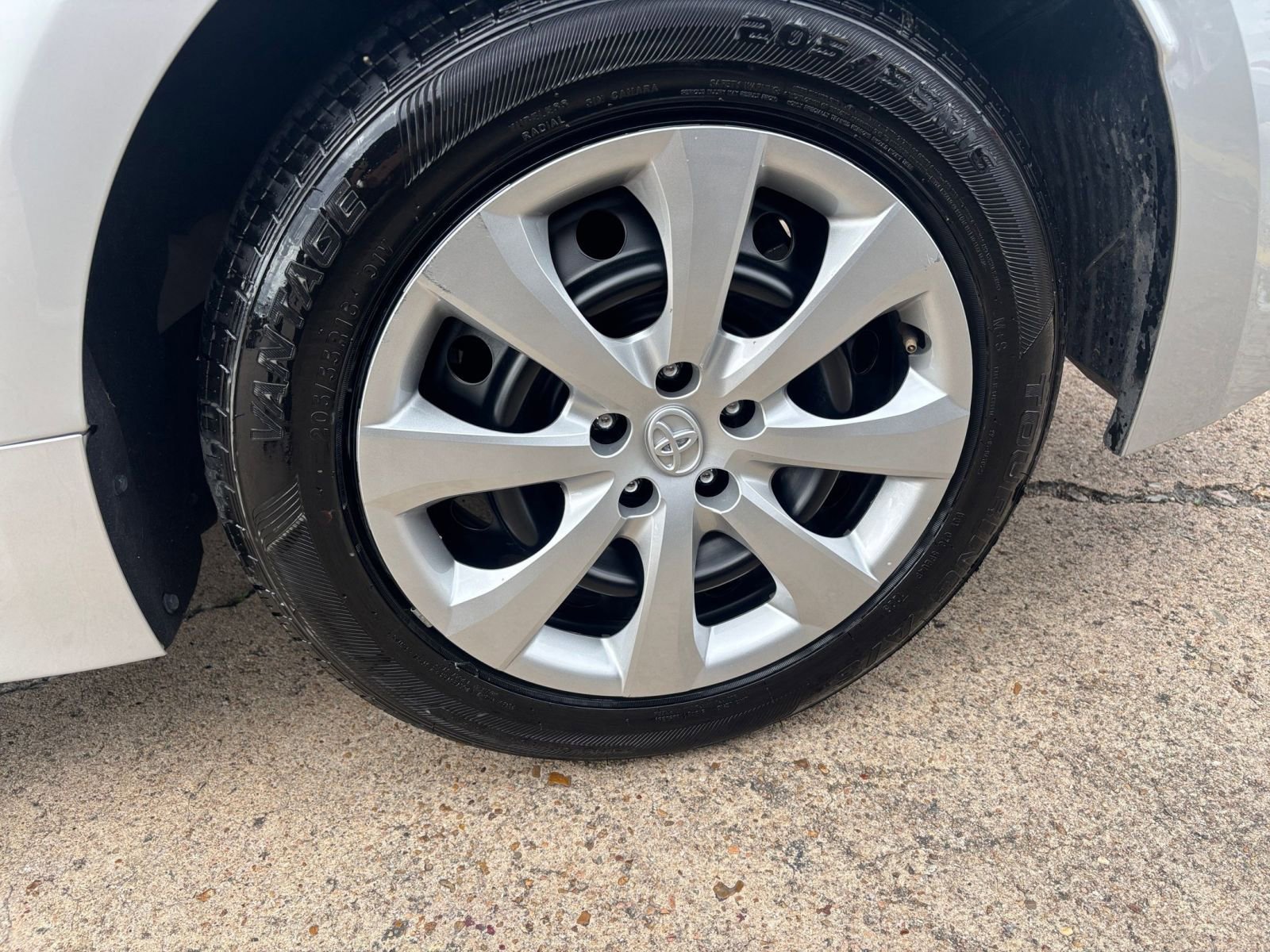 Thumbnail: 2025 Toyota Corolla - 28