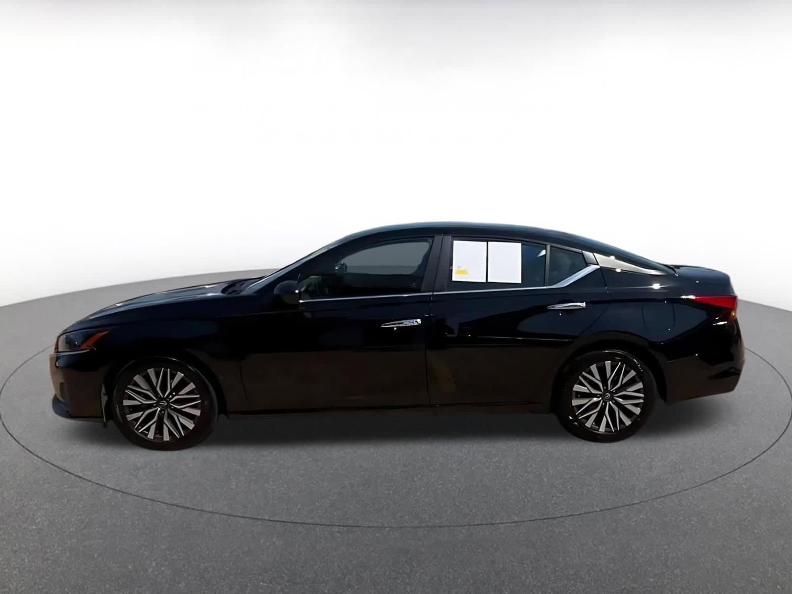 Thumbnail: 2025 Nissan Altima - 9