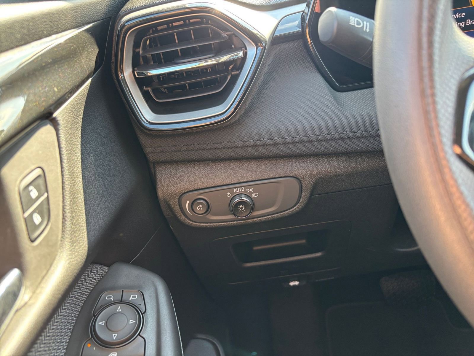 Thumbnail: 2025 Chevrolet TrailBlazer - 32