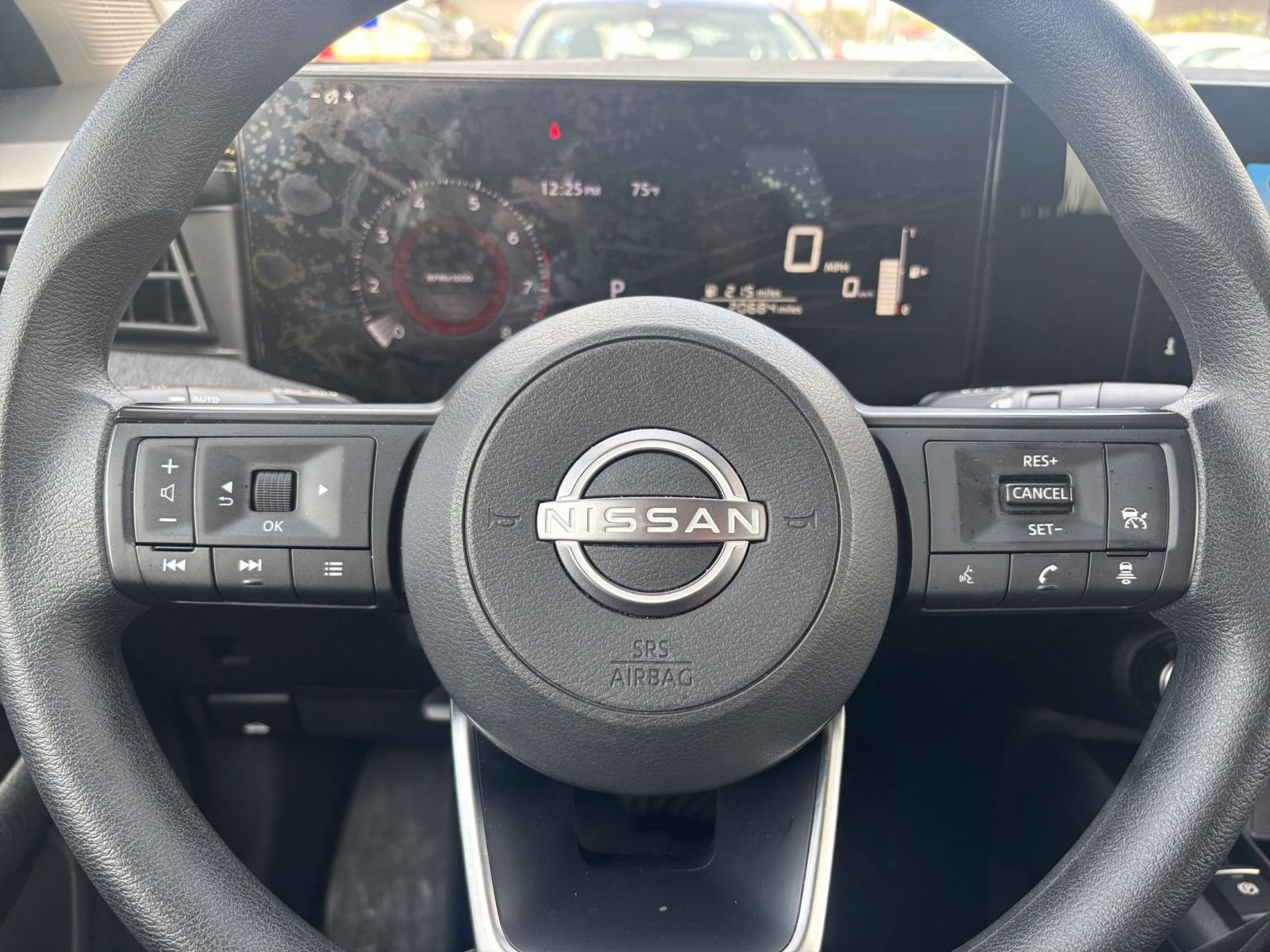 Thumbnail: 2025 Nissan Kicks - 25