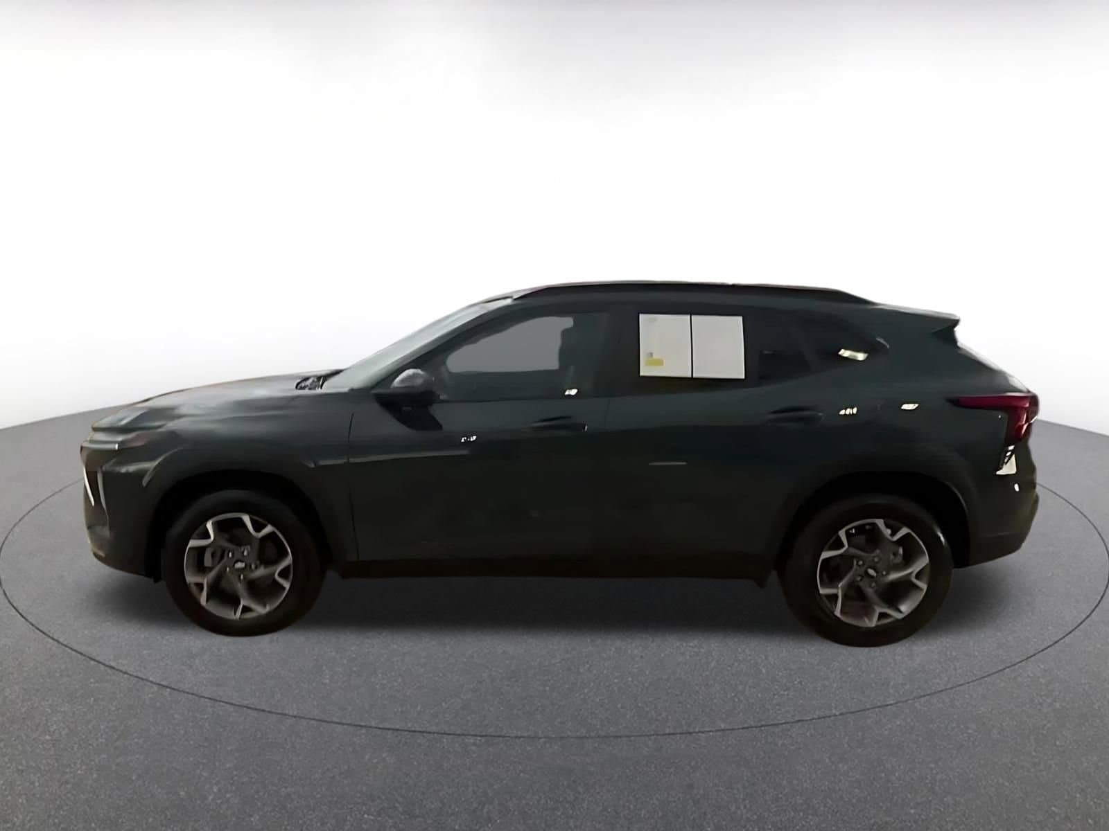 Thumbnail: 2025 Chevrolet Trax - 9