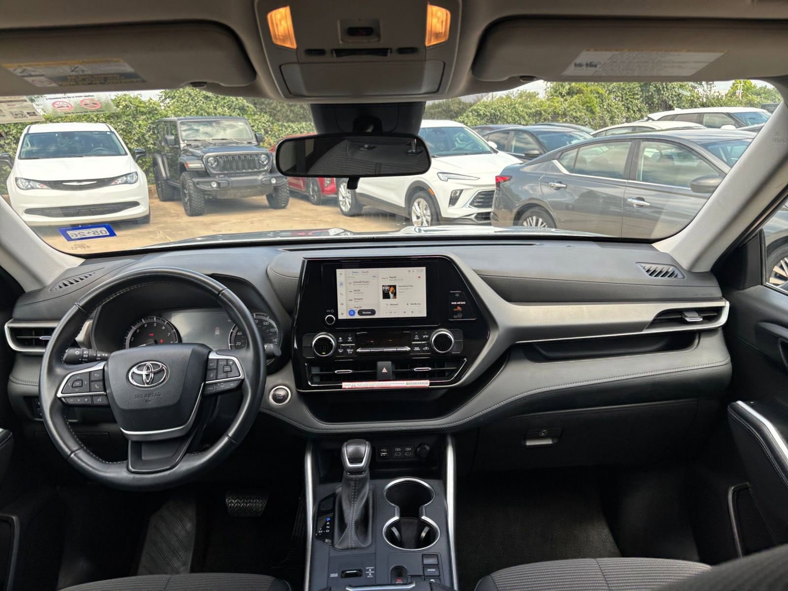Thumbnail: 2025 Toyota Highlander - 35