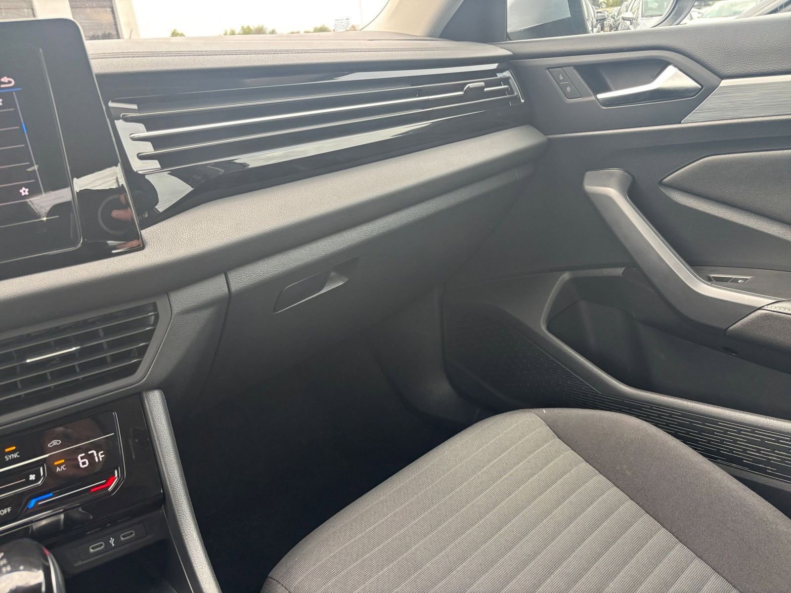 Thumbnail: 2025 Volkswagen Jetta - 33