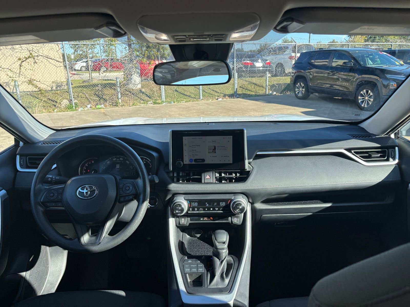 Thumbnail: 2025 Toyota RAV4 - 33