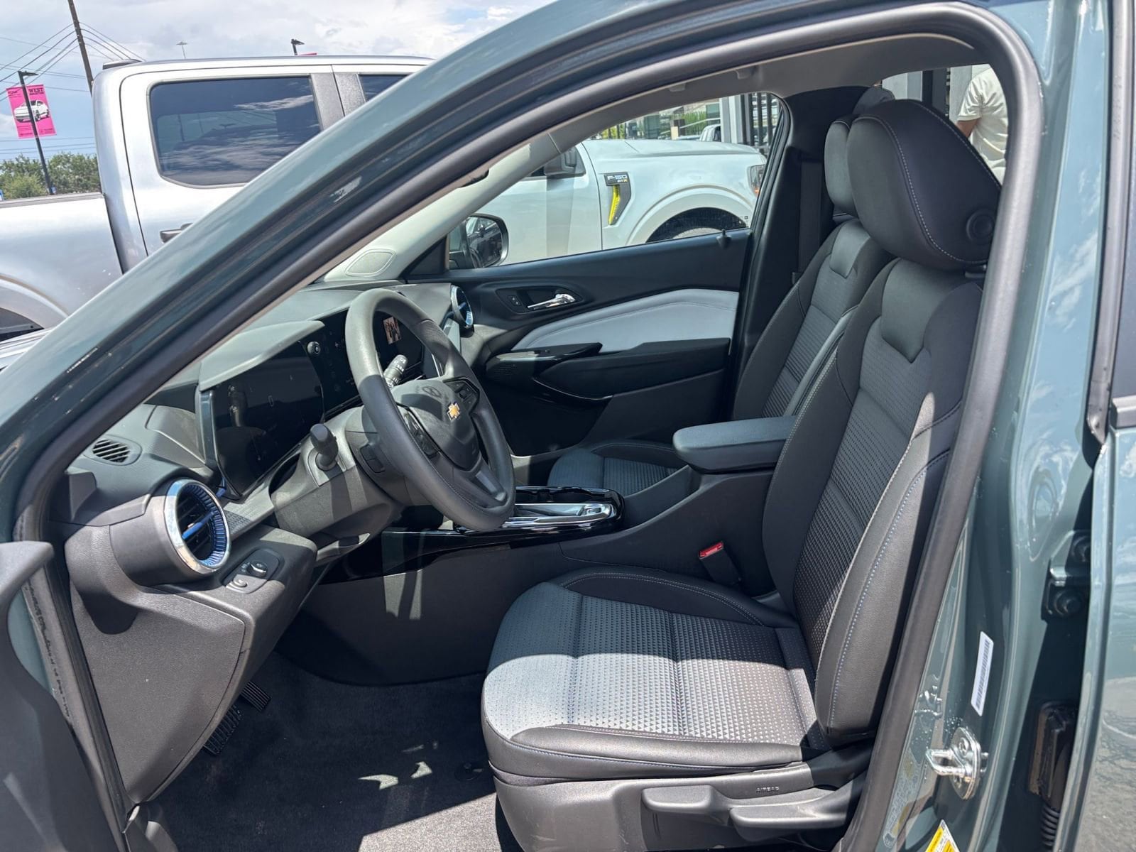 Thumbnail: 2025 Chevrolet Trax - 25