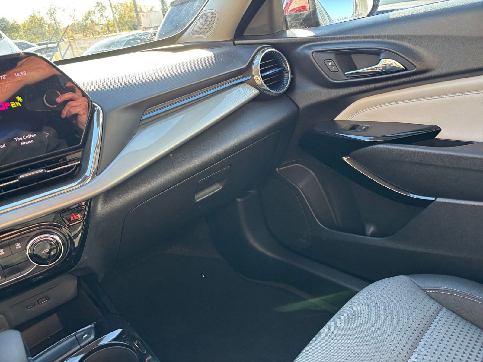 Thumbnail: 2025 Chevrolet Trax - 33