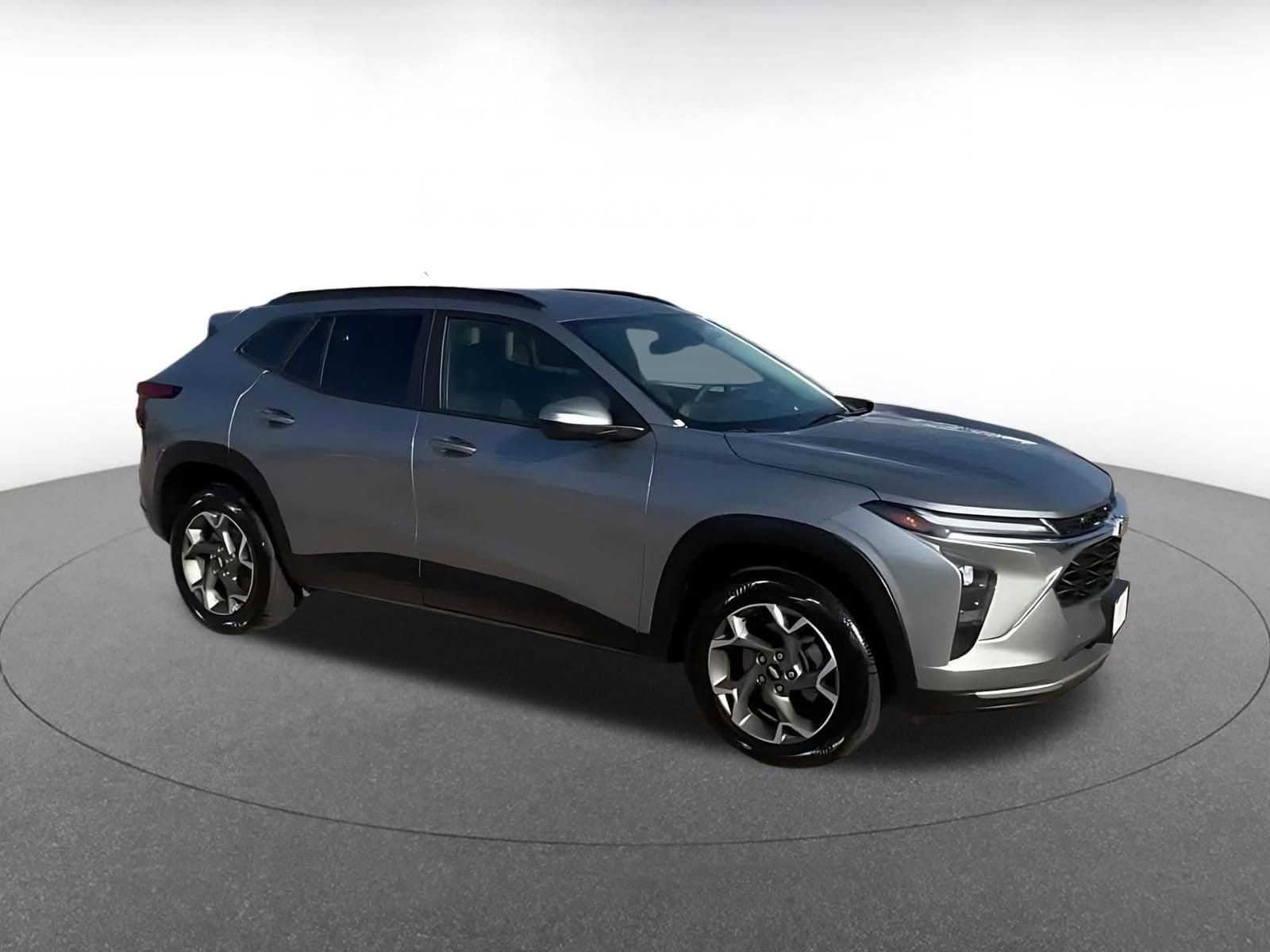 Thumbnail: 2025 Chevrolet Trax - 2