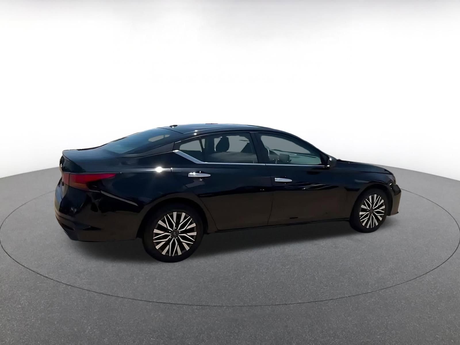 Thumbnail: 2025 Nissan Altima - 10