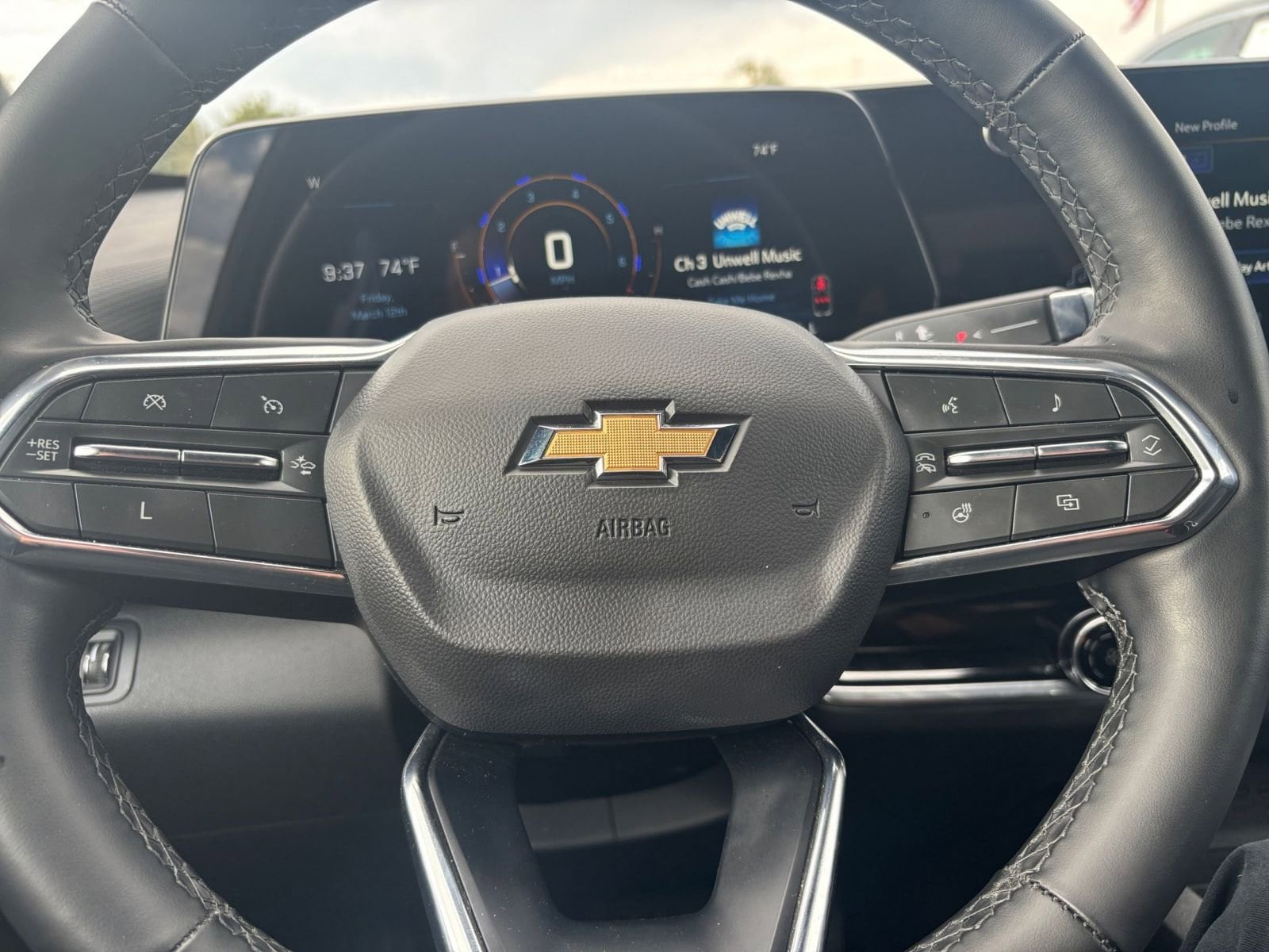 Thumbnail: 2025 Chevrolet Equinox - 25