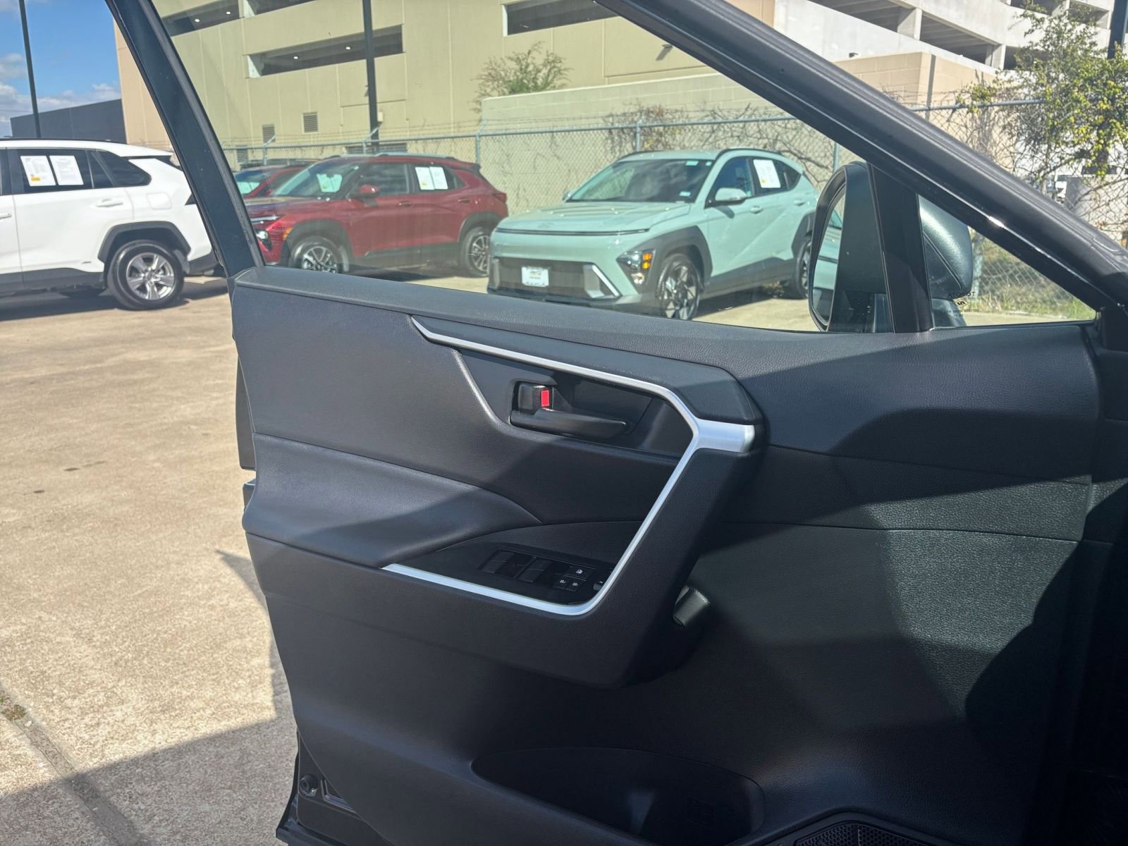 Thumbnail: 2025 Toyota RAV4 - 20