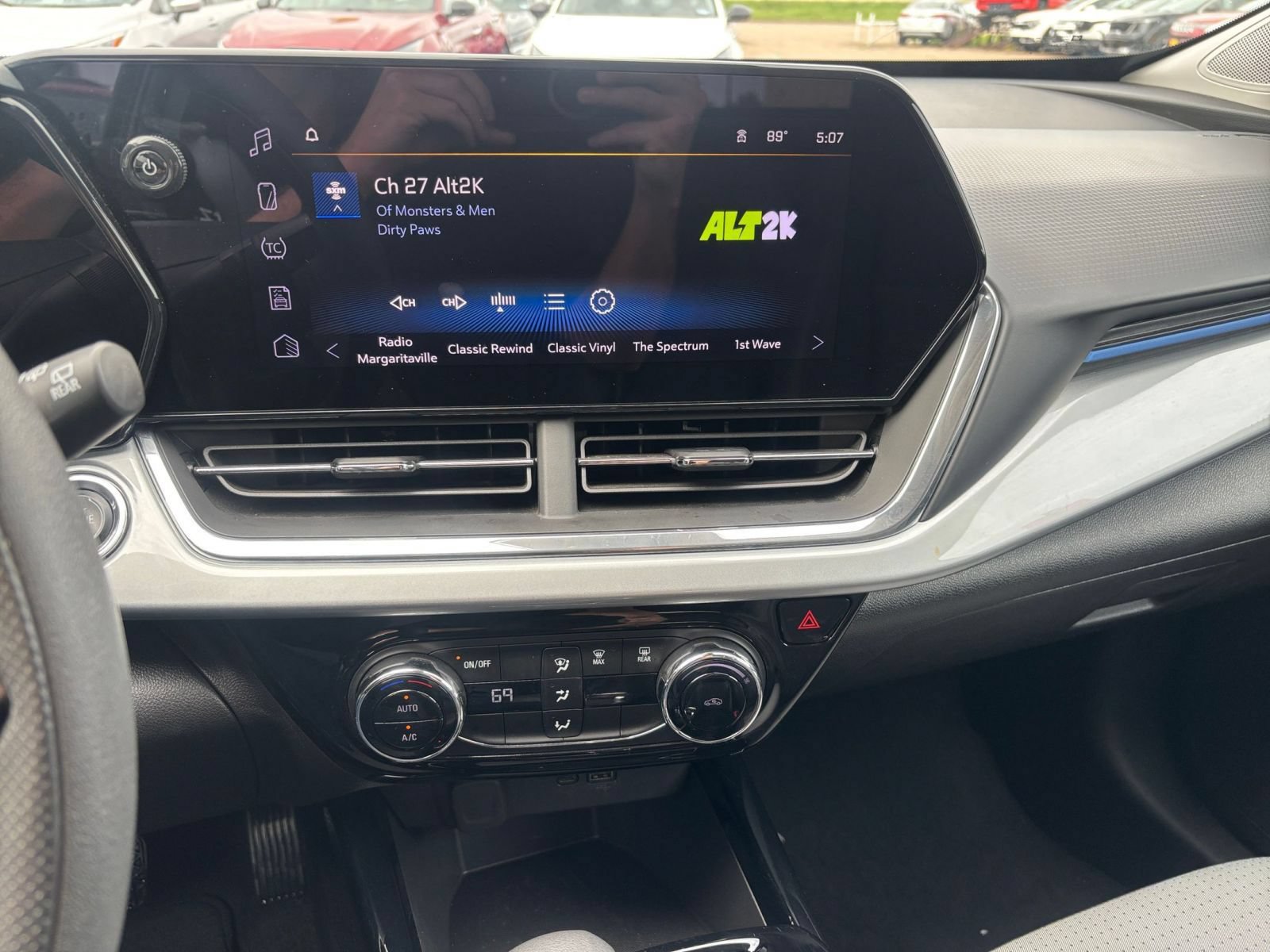 Thumbnail: 2025 Chevrolet Trax - 17