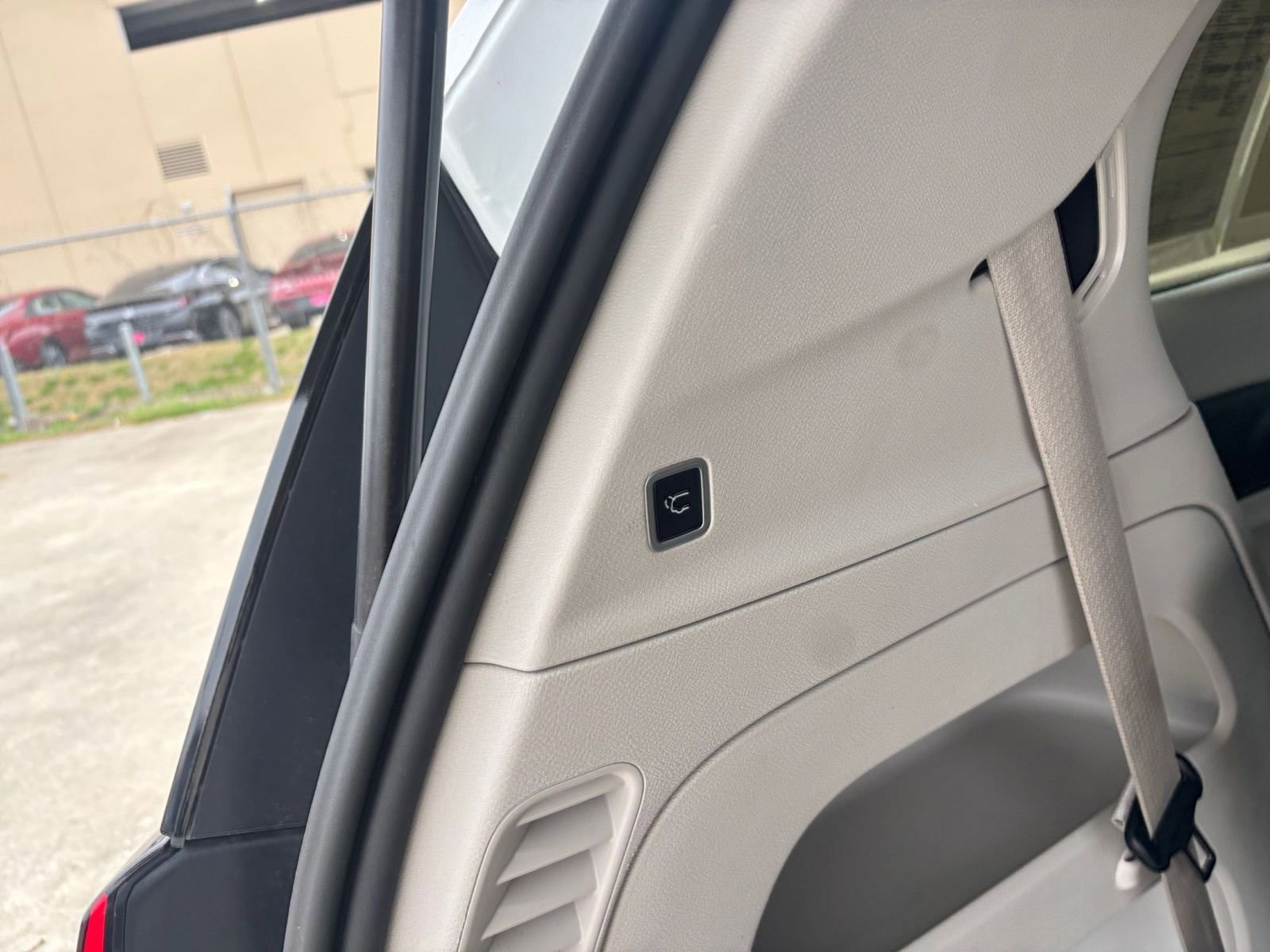 Thumbnail: 2023 Chrysler Voyager - 23