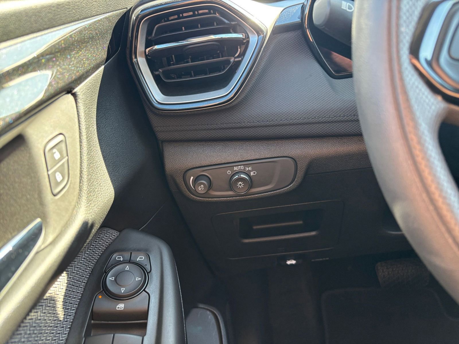 Thumbnail: 2025 Chevrolet TrailBlazer - 32