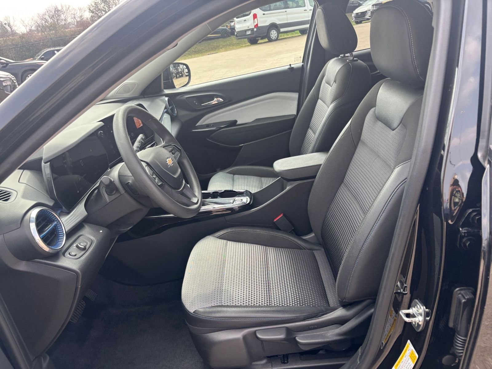 Thumbnail: 2025 Chevrolet Trax - 25