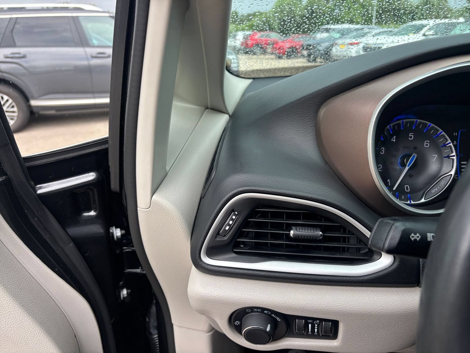 Thumbnail: 2023 Chrysler Voyager - 35