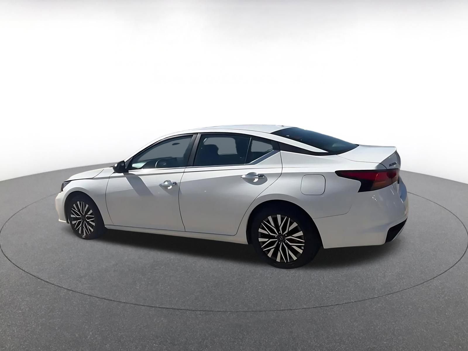 Thumbnail: 2025 Nissan Altima - 10