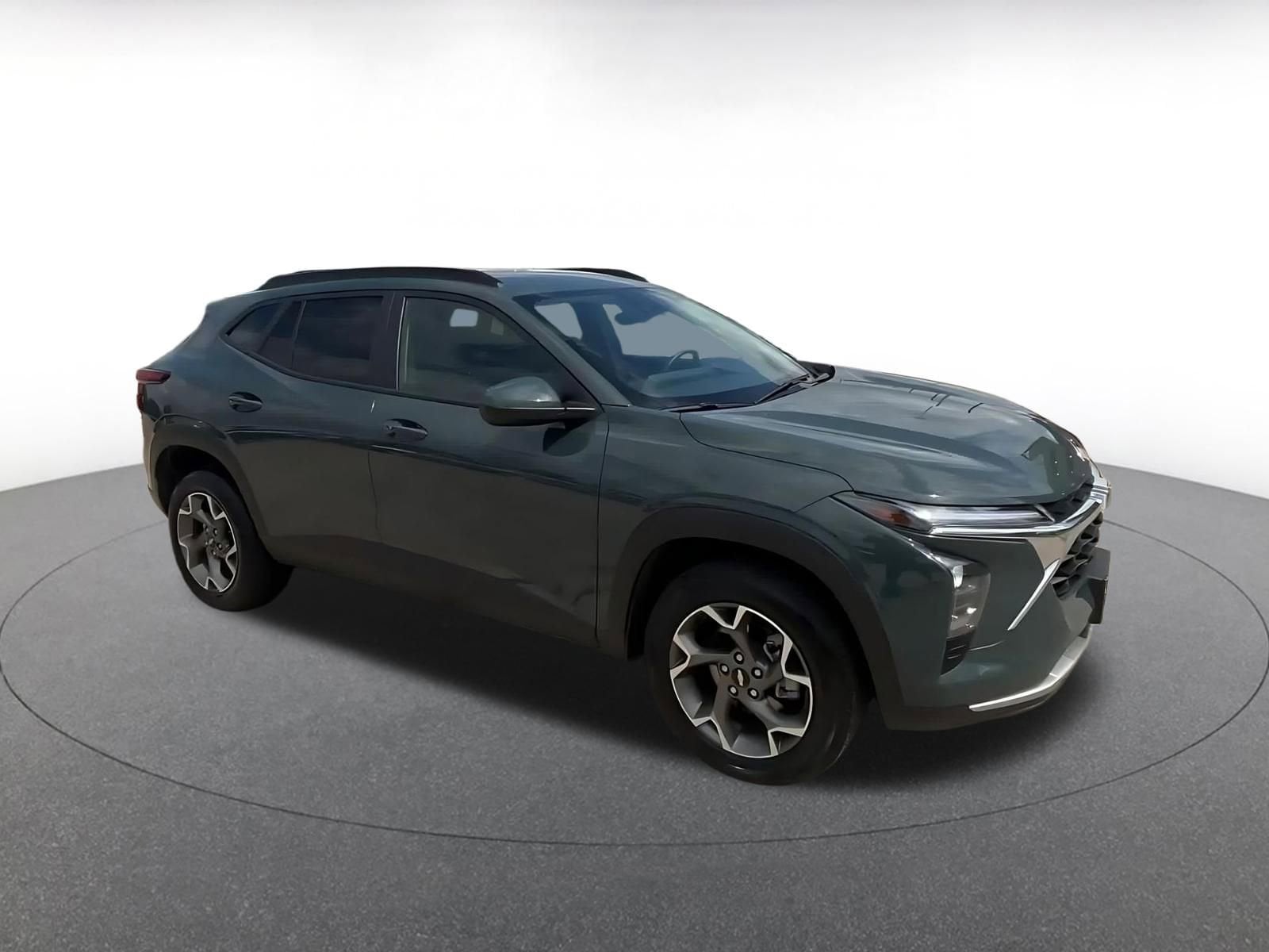 Thumbnail: 2025 Chevrolet Trax - 2