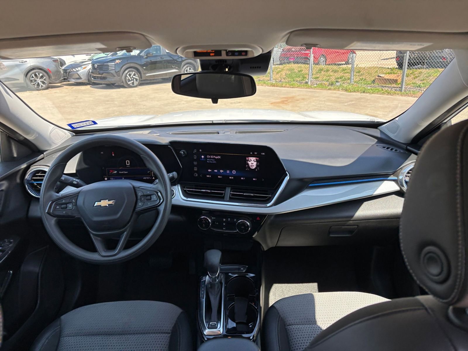 Thumbnail: 2025 Chevrolet Trax - 32