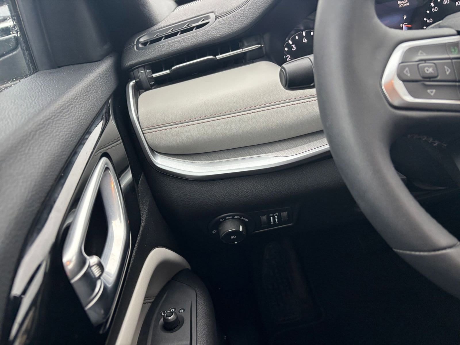 Thumbnail: 2025 Jeep Compass - 34