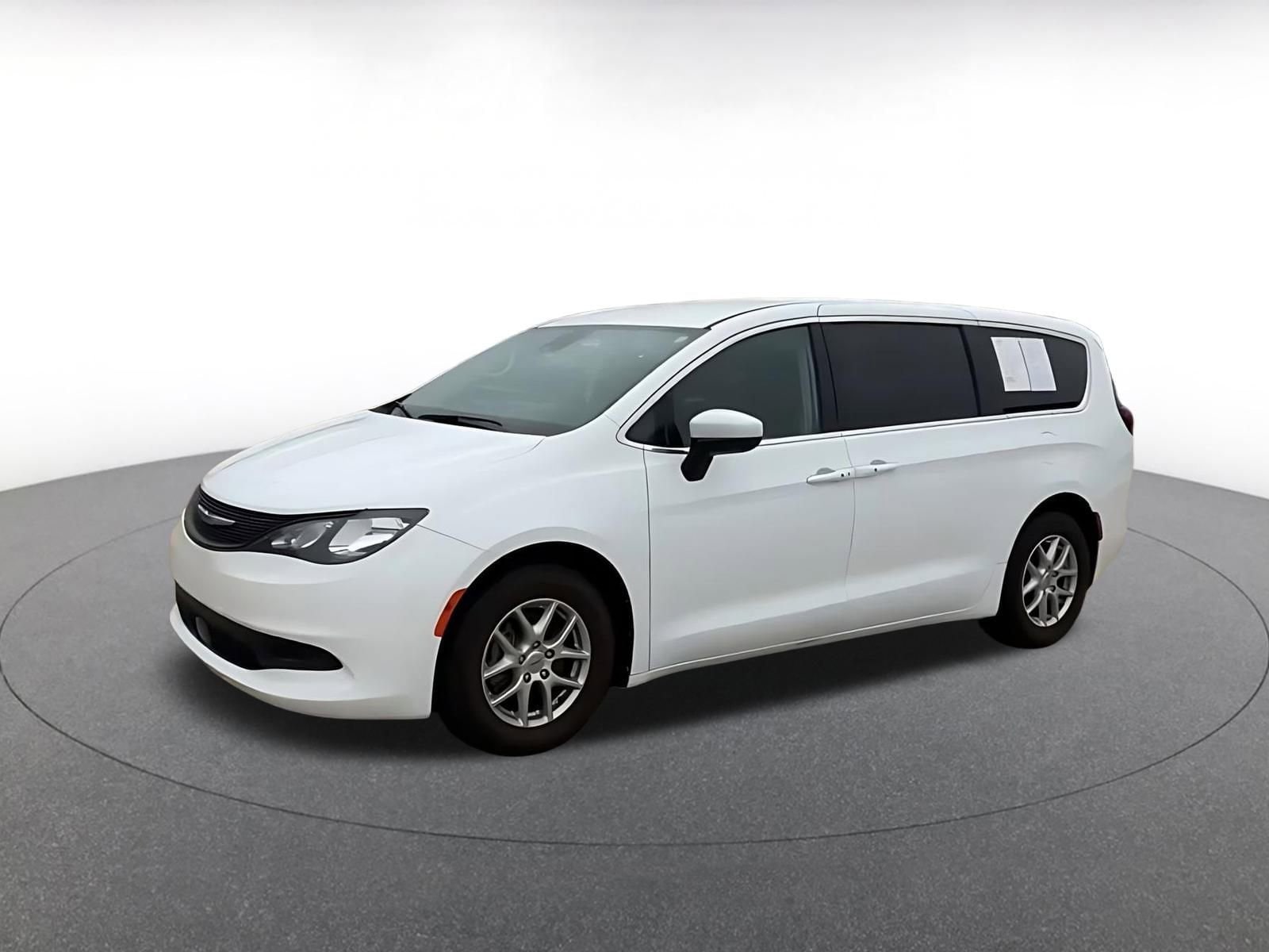 Thumbnail: 2023 Chrysler Voyager - 8