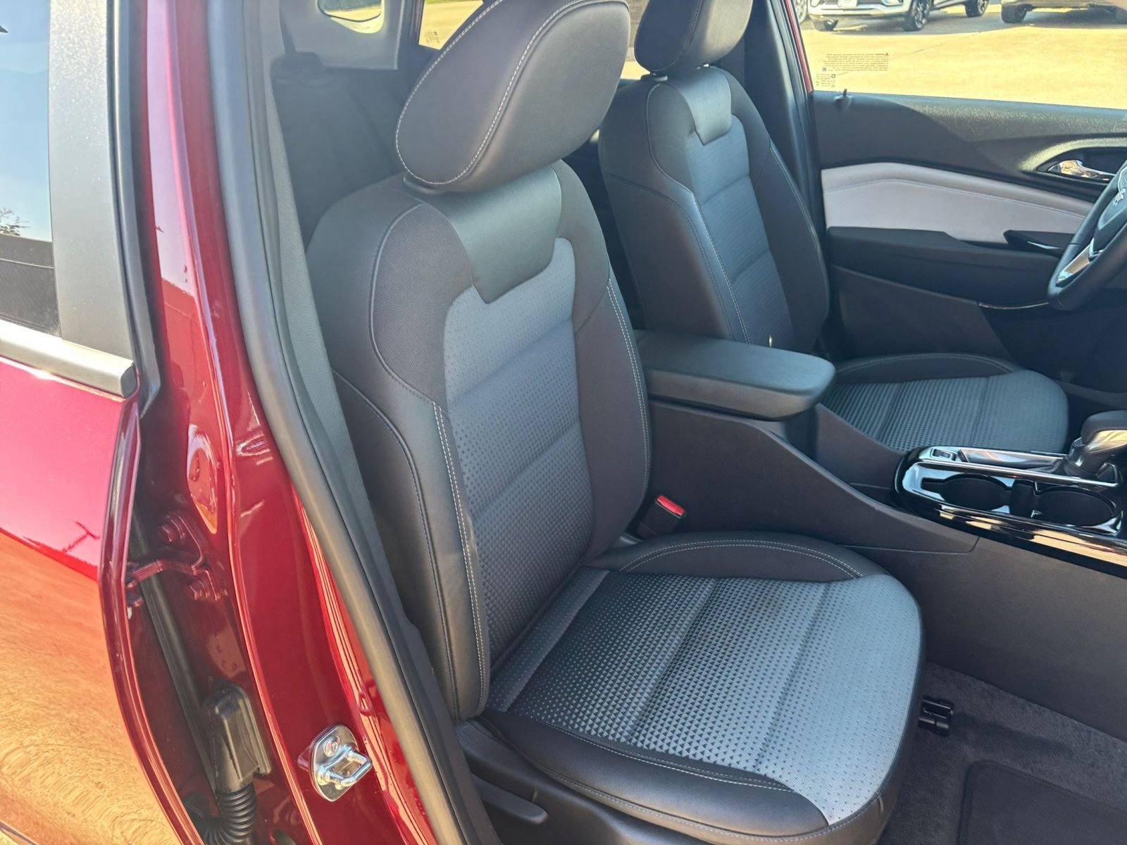 Thumbnail: 2025 Chevrolet Trax - 33