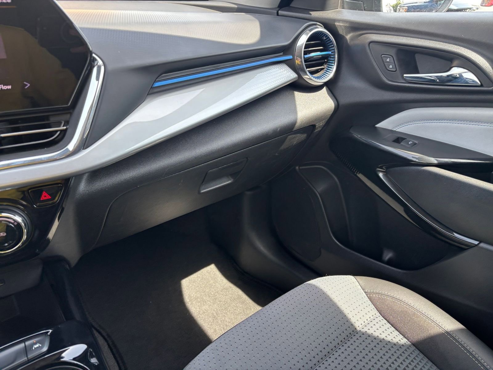 Thumbnail: 2025 Chevrolet Trax - 34