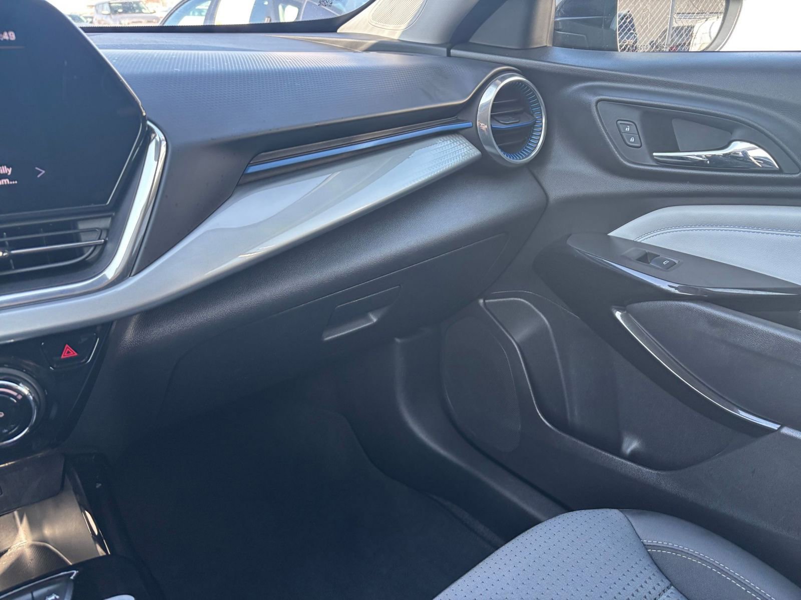 Thumbnail: 2025 Chevrolet Trax - 34