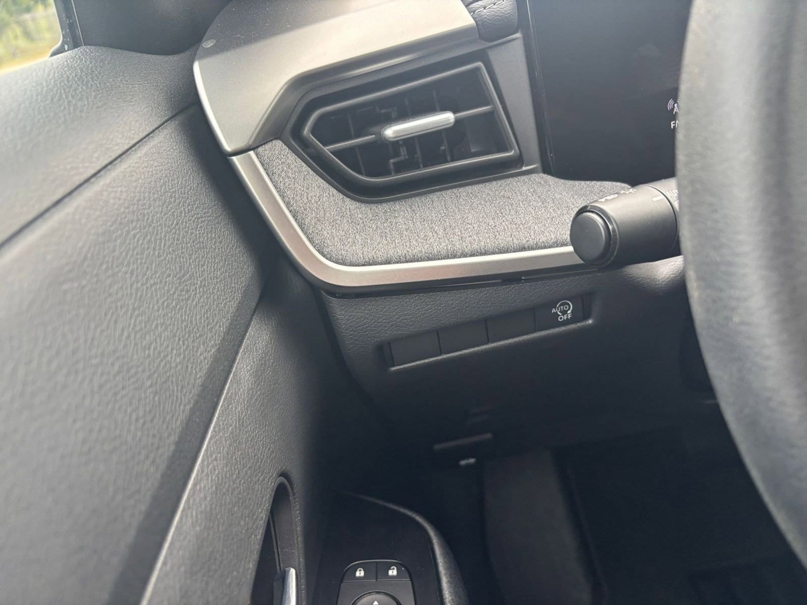 Thumbnail: 2025 Nissan Kicks - 32