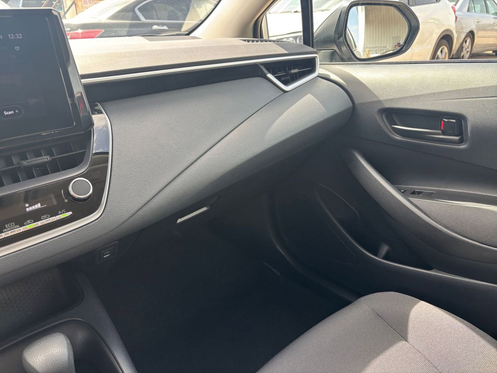 Thumbnail: 2025 Toyota Corolla - 33