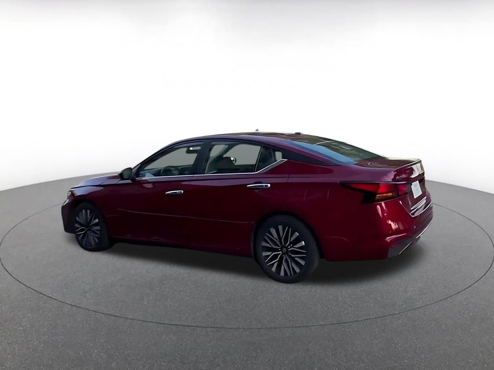 Thumbnail: 2025 Nissan Altima - 9