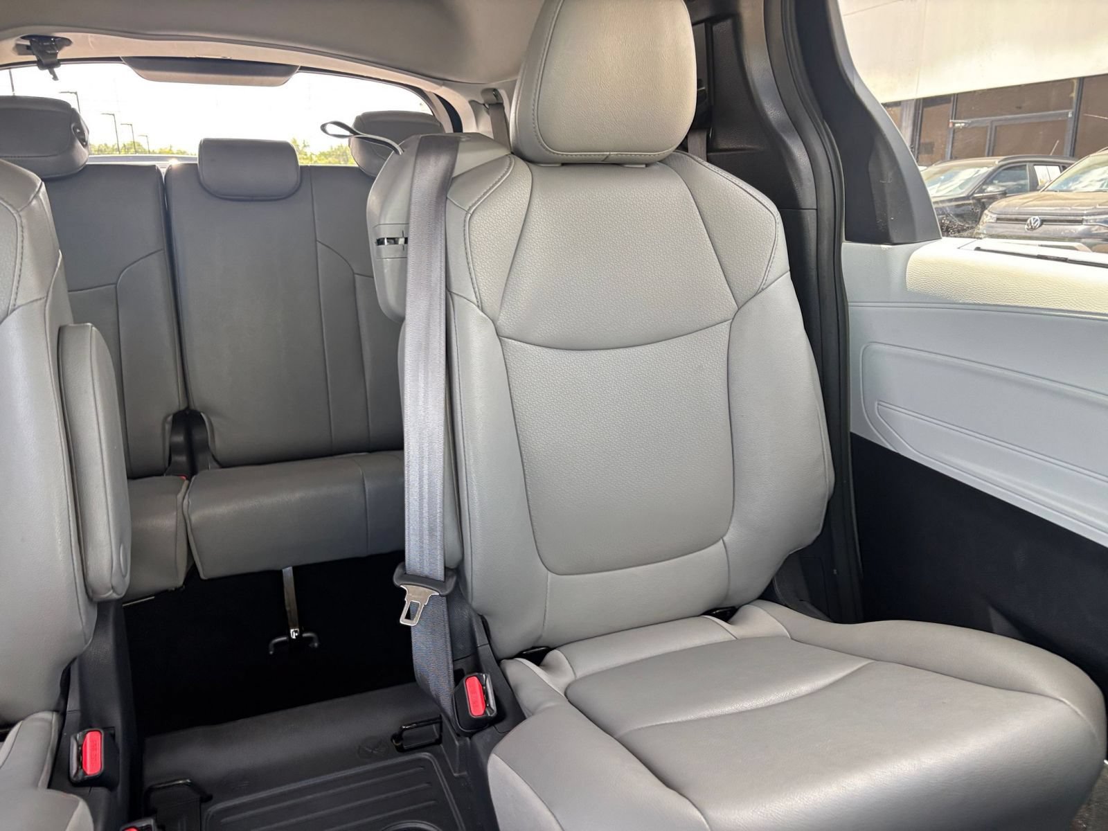 Thumbnail: 2025 Toyota Sienna - 35
