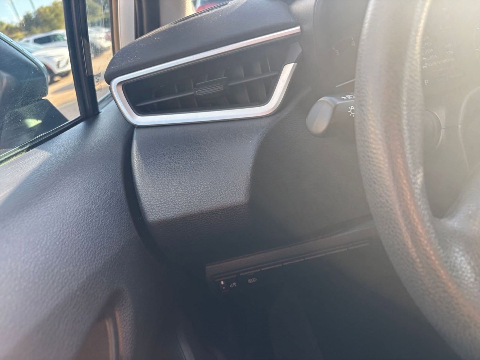 Thumbnail: 2025 Toyota Corolla - 32