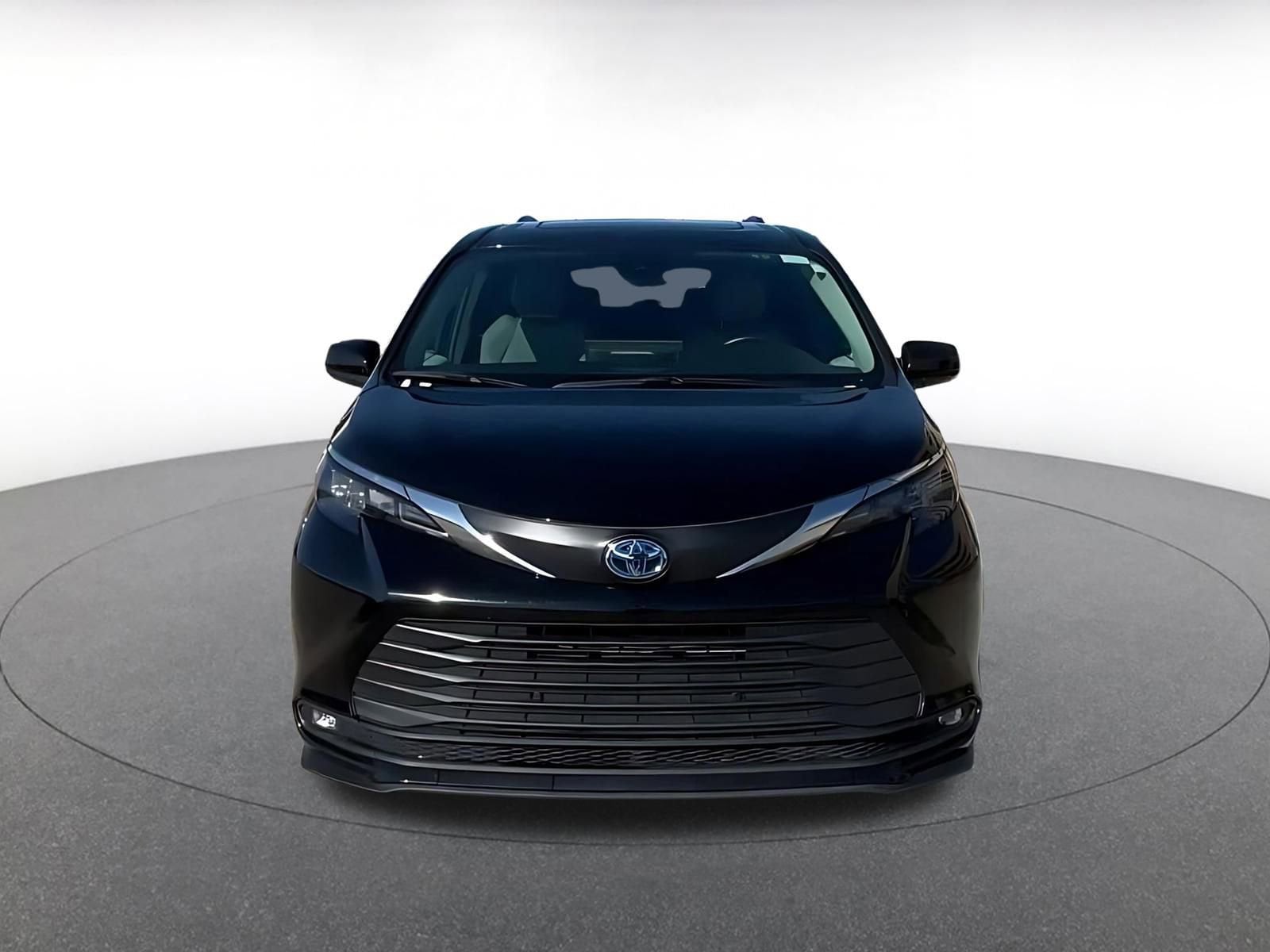 Thumbnail: 2025 Toyota Sienna - 4