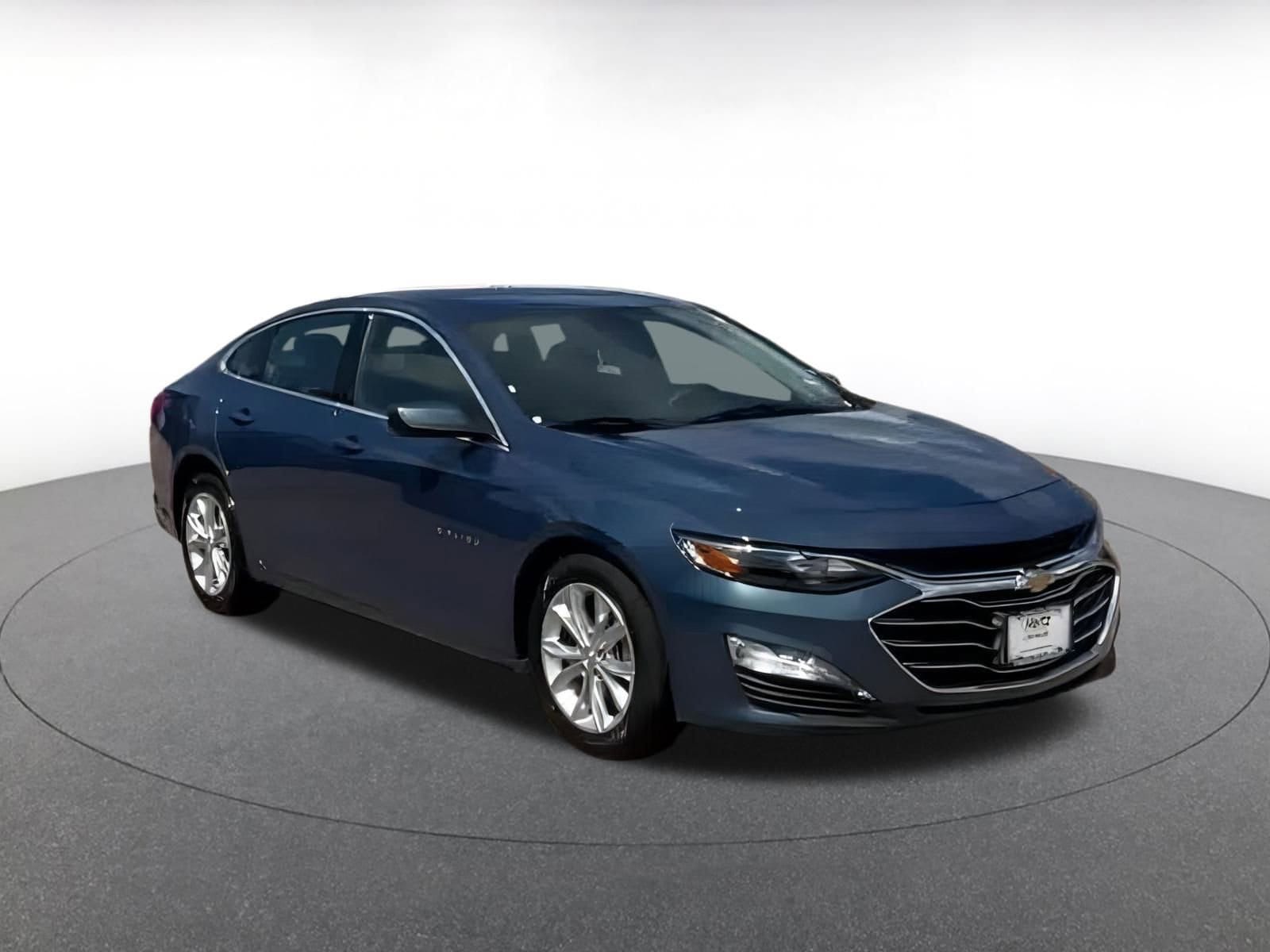Thumbnail: 2024 Chevrolet Malibu - 3