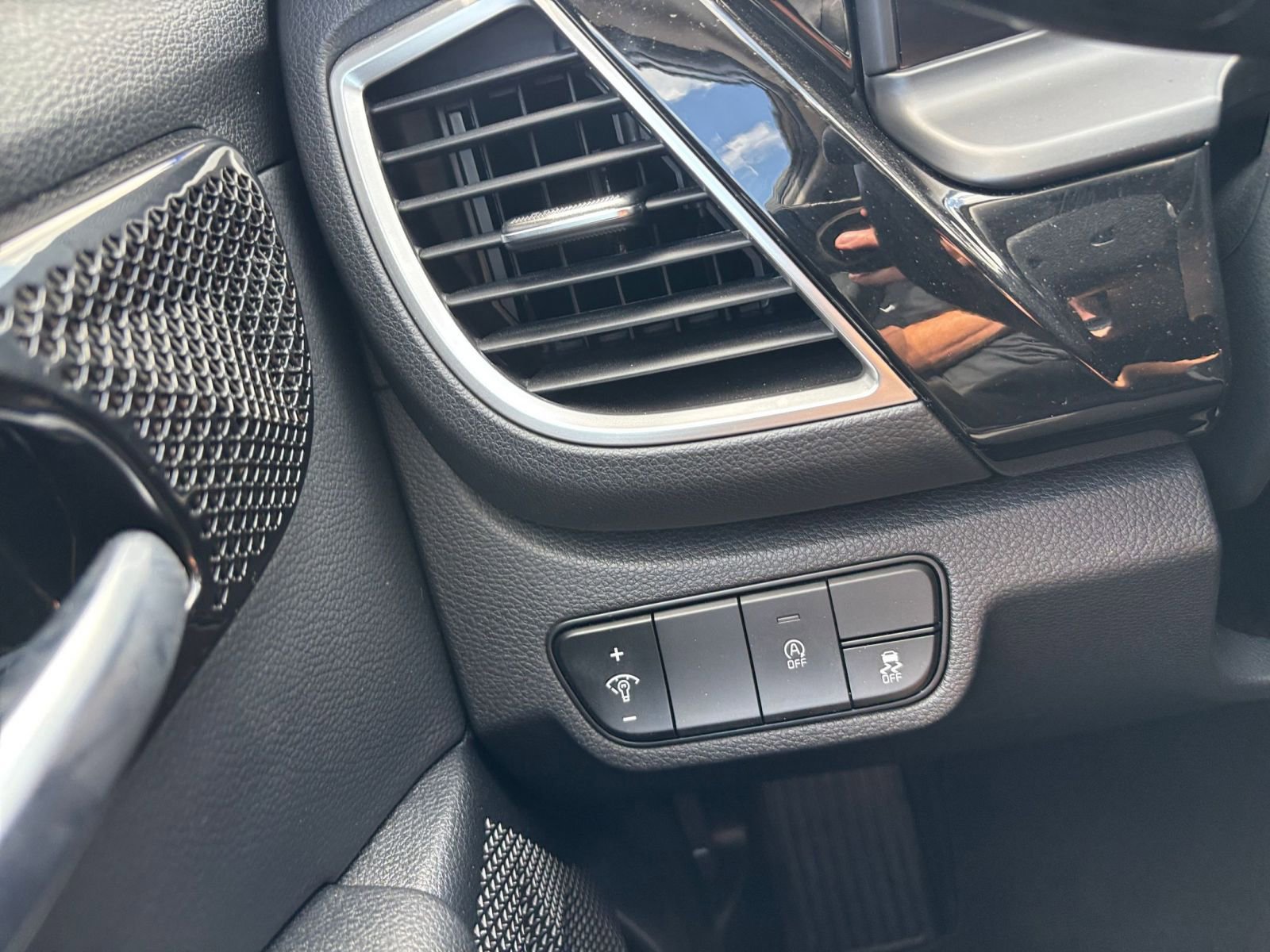 Thumbnail: 2025 Kia Seltos - 34