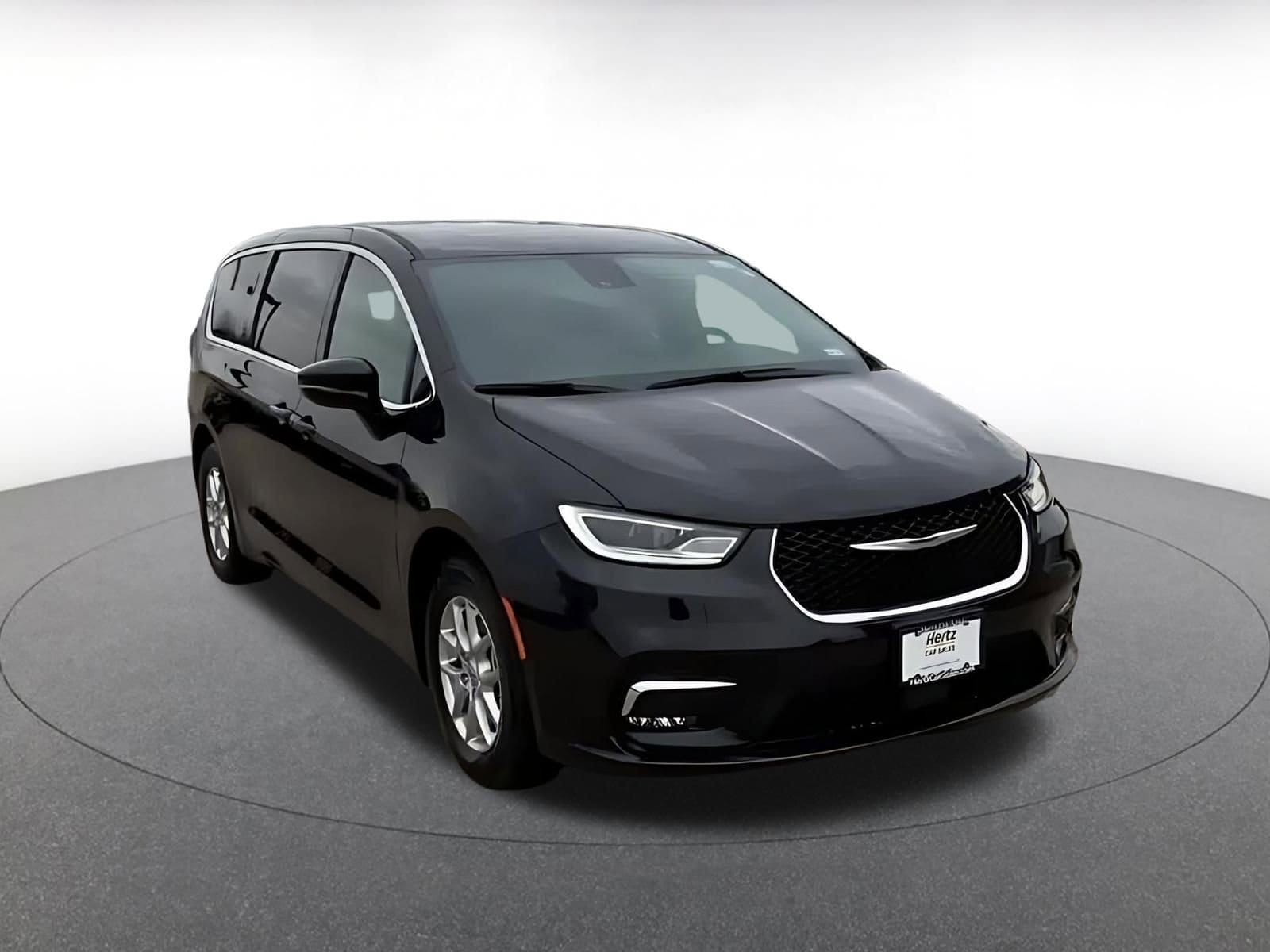 Thumbnail: 2025 Chrysler Pacifica - 3