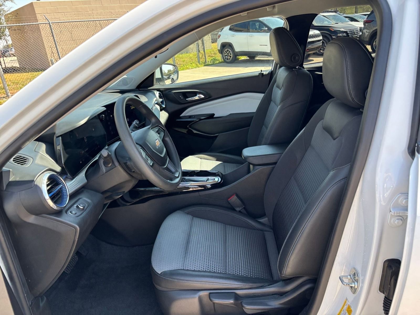 Thumbnail: 2025 Chevrolet Trax - 25